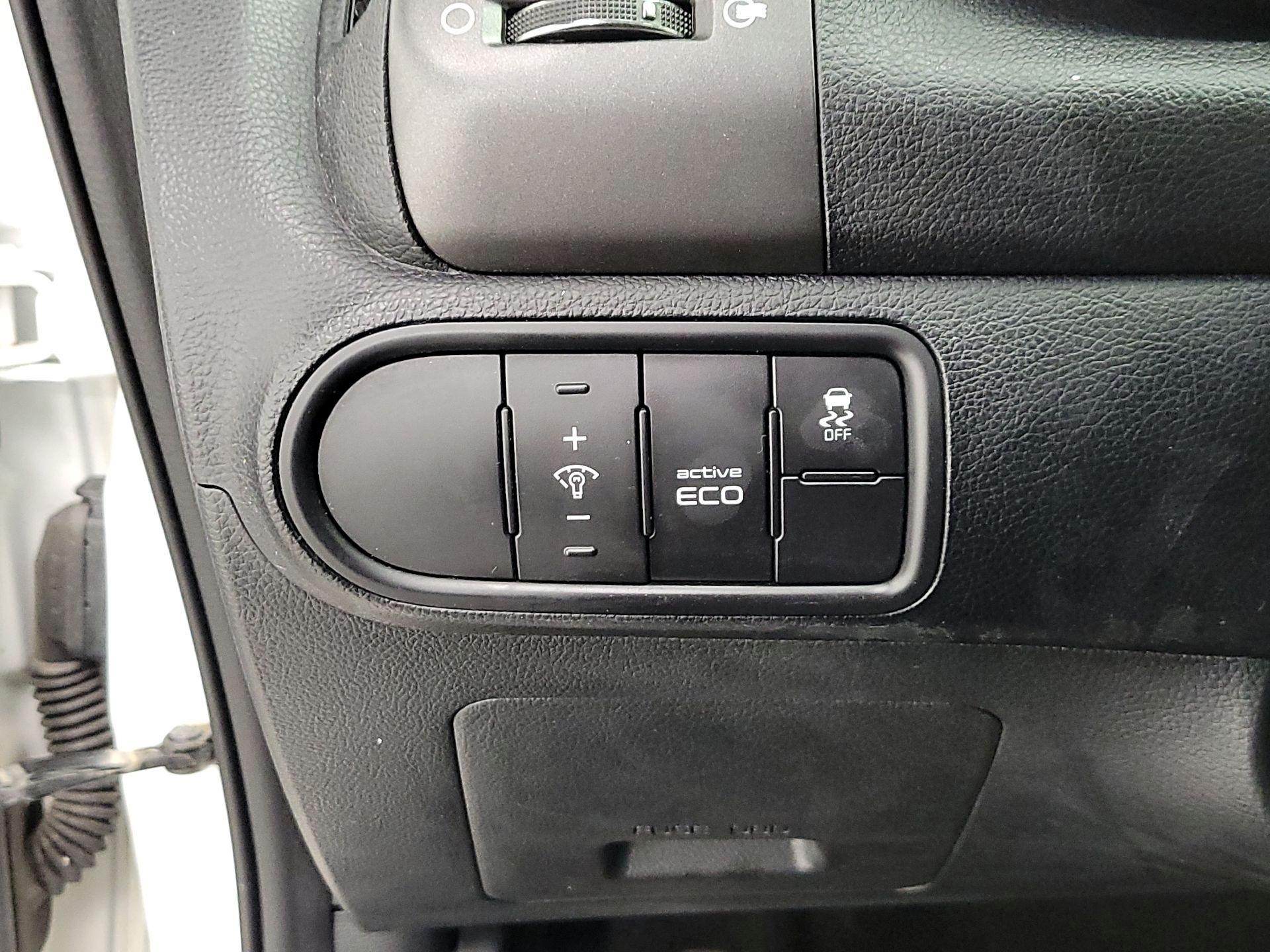 Thumbnail: 2016 Kia Forte - 13