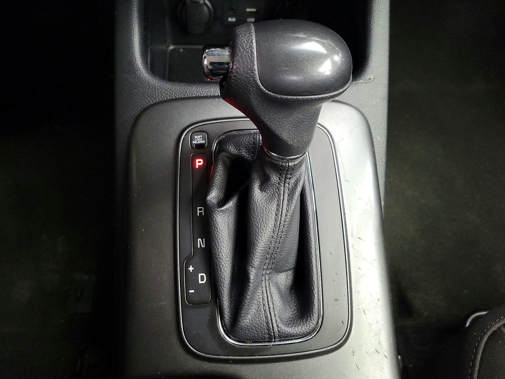 Thumbnail: 2016 Kia Forte - 16