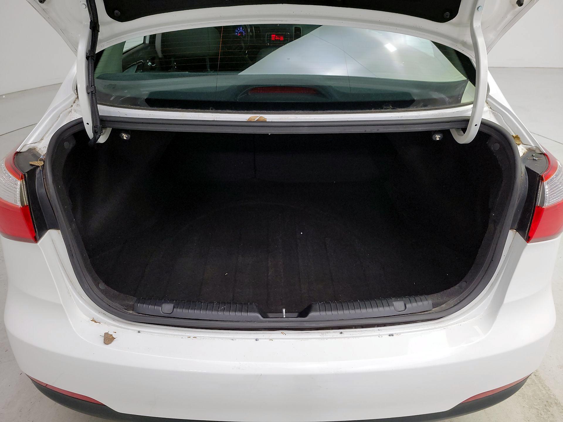 Thumbnail: 2016 Kia Forte - 19