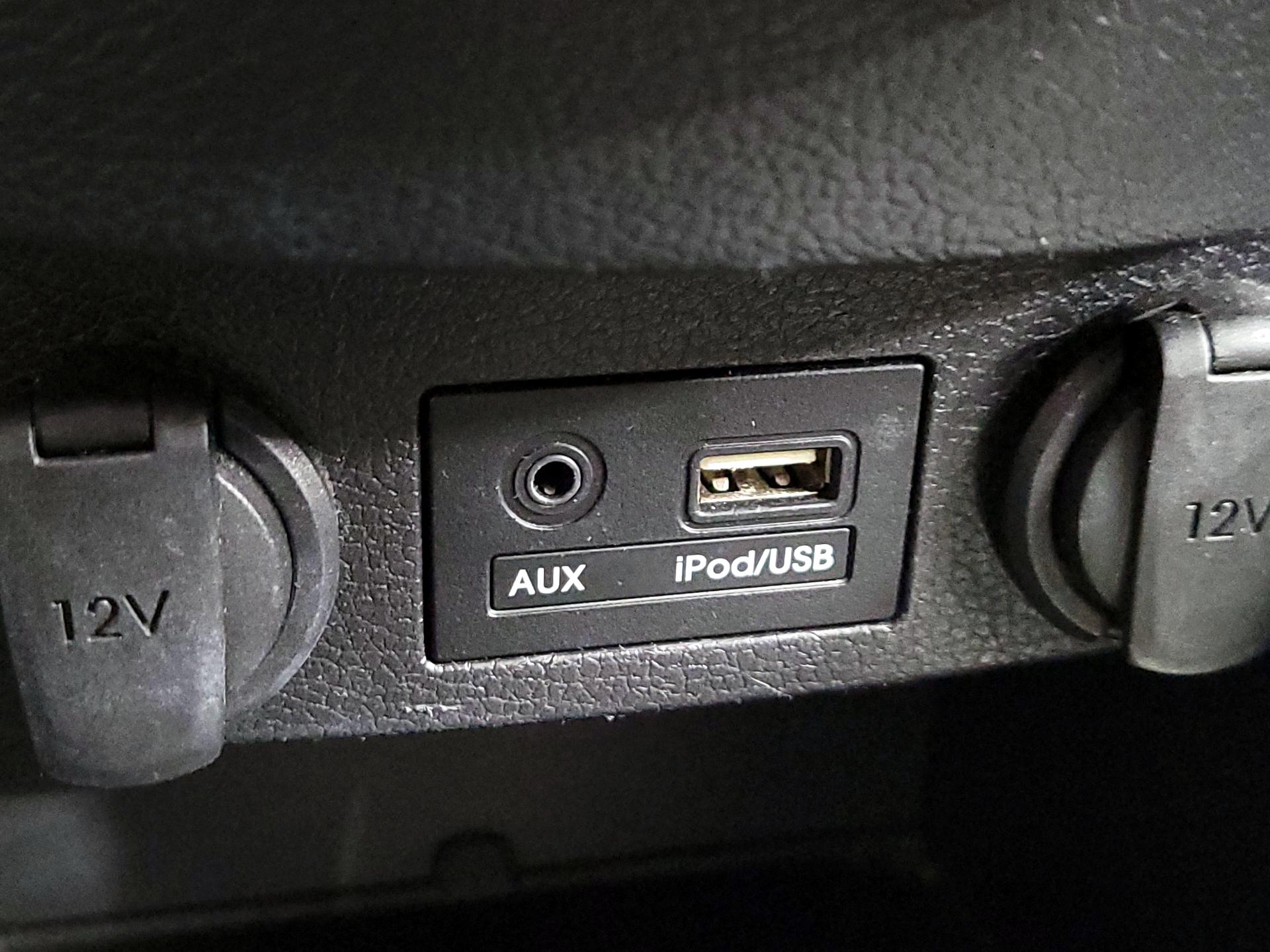 Thumbnail: 2015 Hyundai Veloster - 19