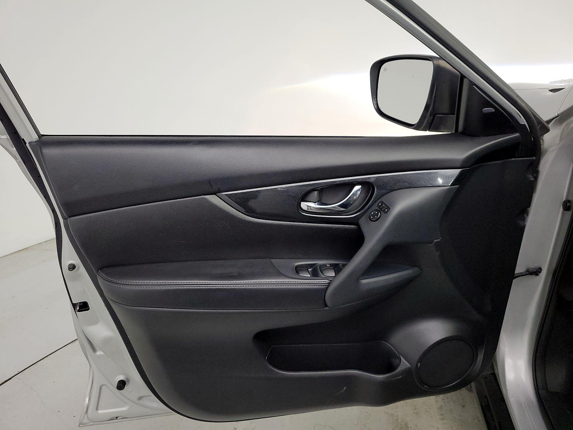 Thumbnail: 2015 Nissan Rogue - 12