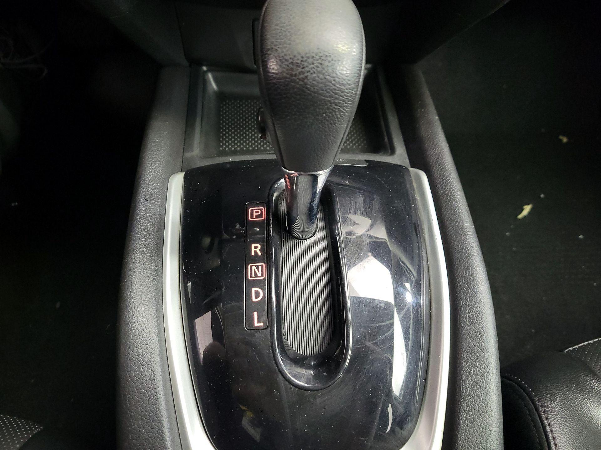 Thumbnail: 2015 Nissan Rogue - 18