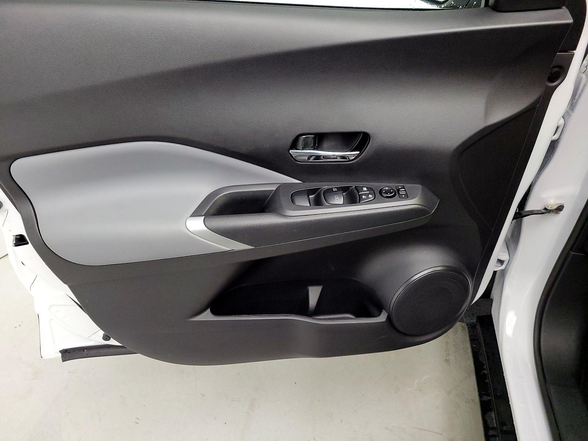 Thumbnail: 2023 Nissan Kicks - 12