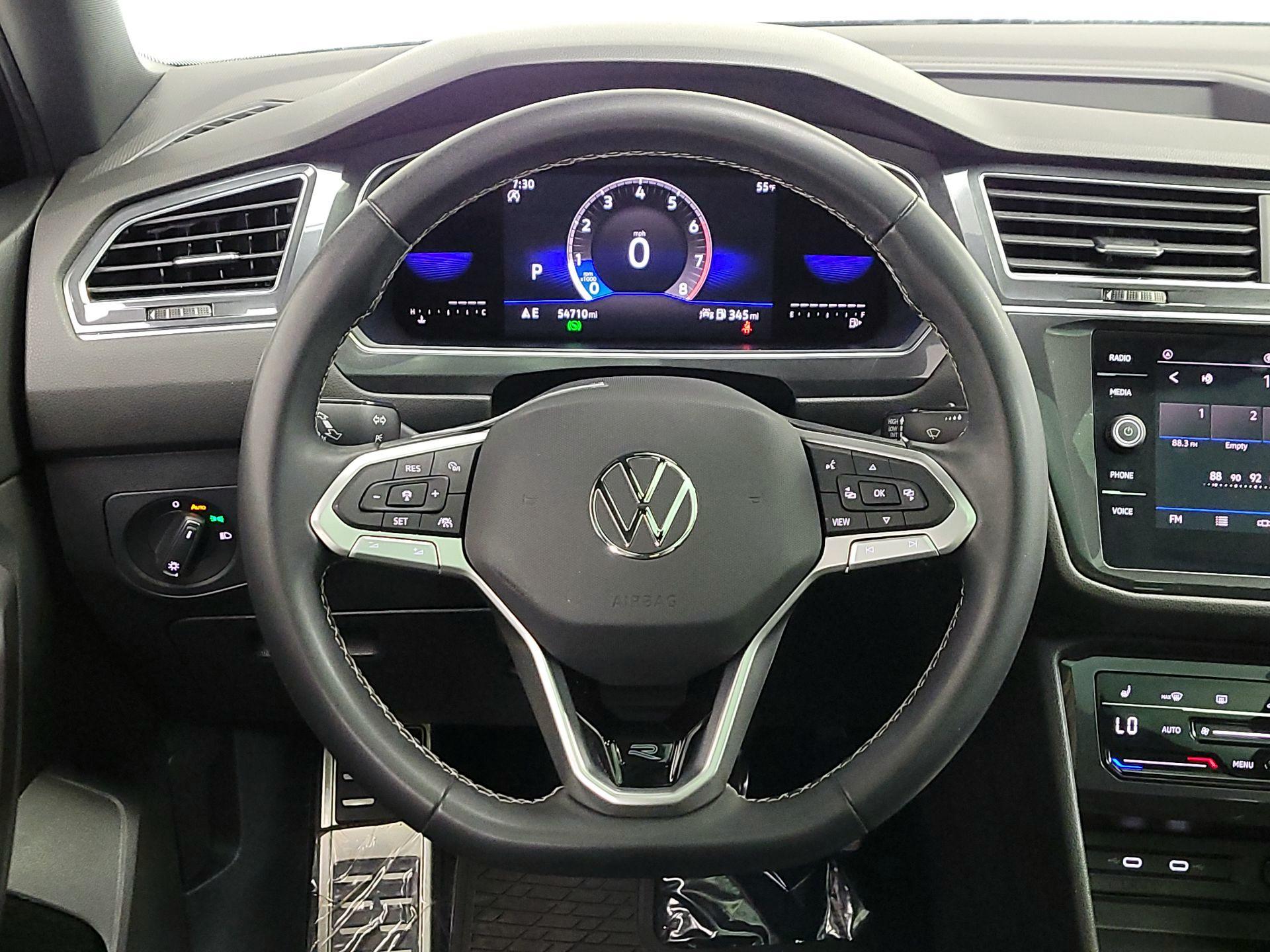 Thumbnail: 2023 Volkswagen Tiguan - 10