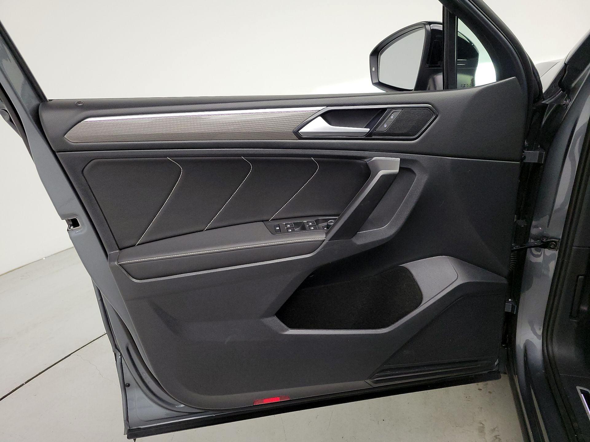 Thumbnail: 2023 Volkswagen Tiguan - 12