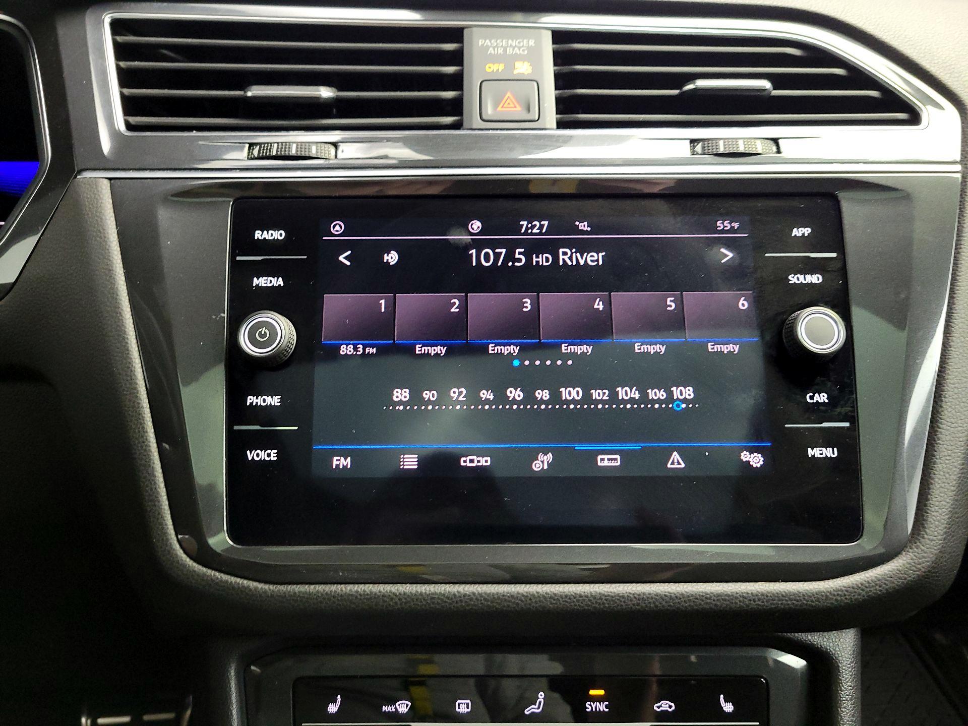 Thumbnail: 2023 Volkswagen Tiguan - 15