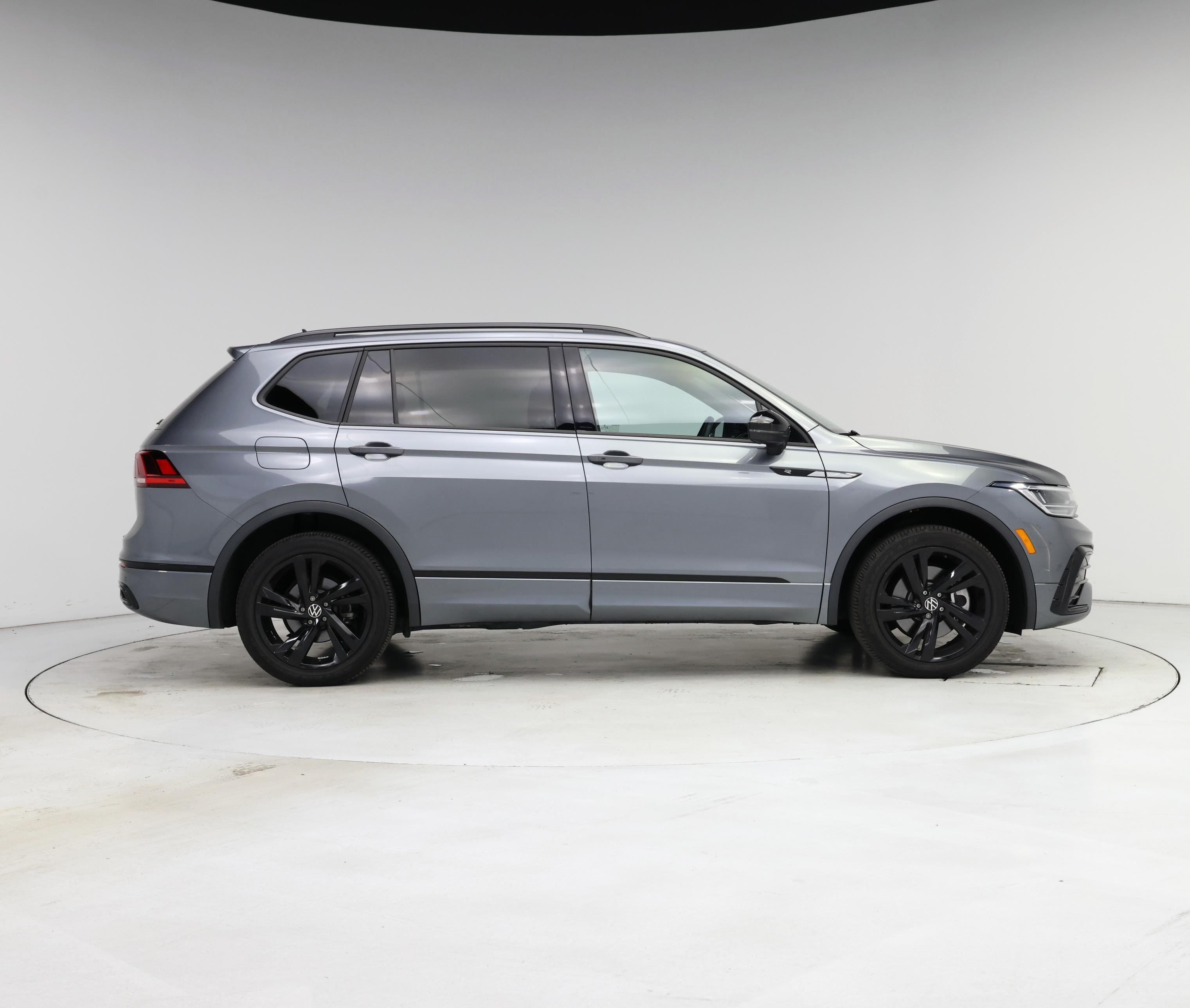 Thumbnail: 2023 Volkswagen Tiguan - 7