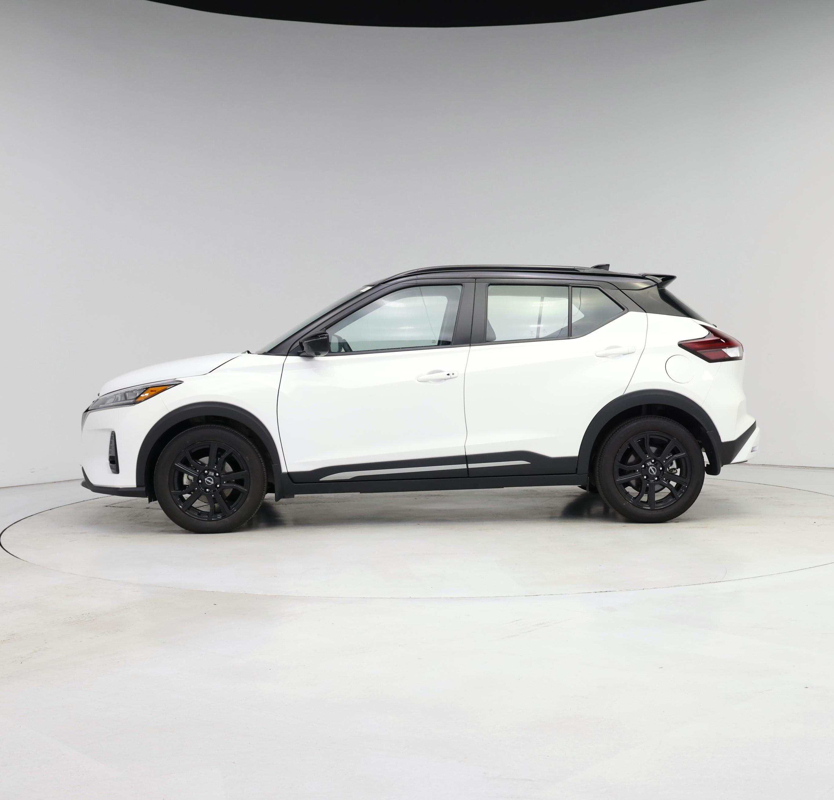 Thumbnail: 2023 Nissan Kicks - 3