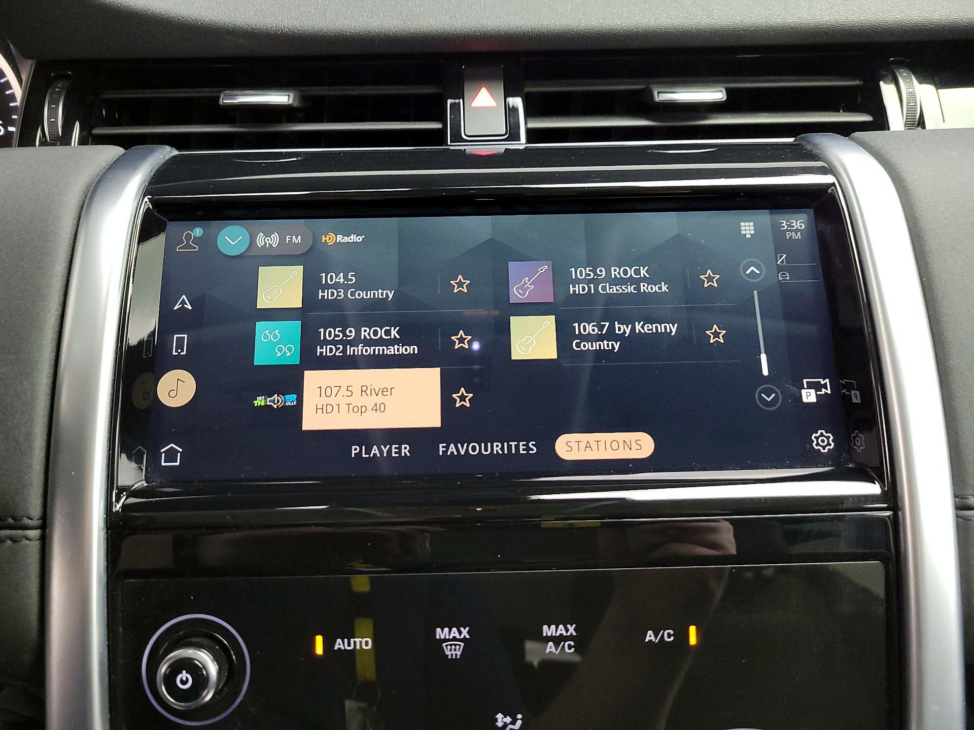 Thumbnail: 2022 Land Rover Discovery Sport - 16