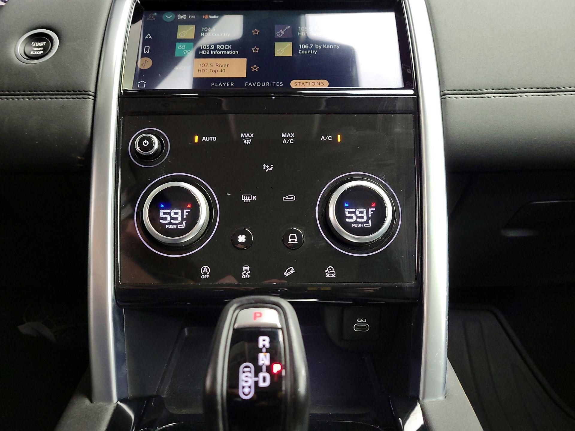 Thumbnail: 2022 Land Rover Discovery Sport - 17