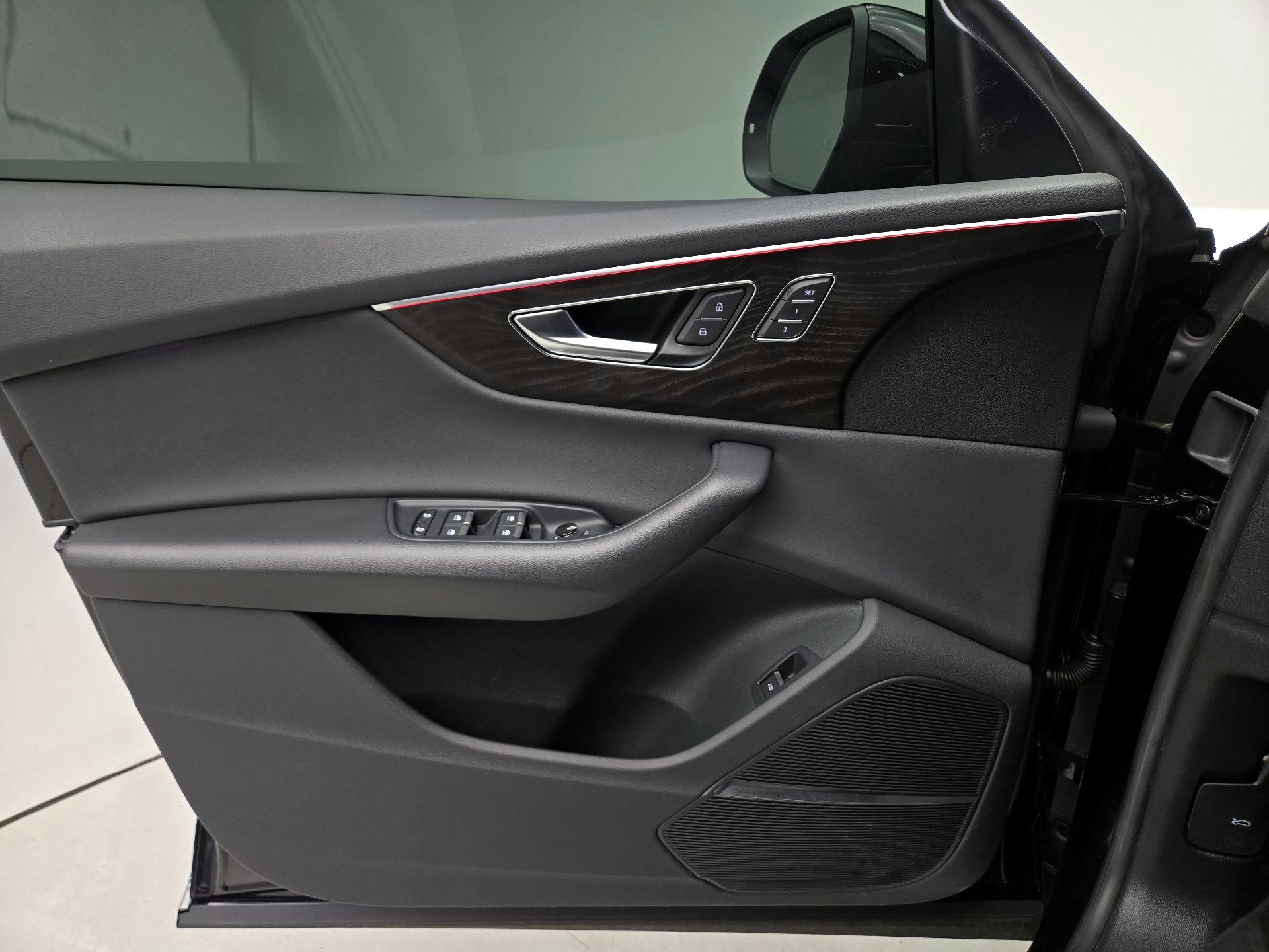 Thumbnail: 2021 Audi Q8 - 12