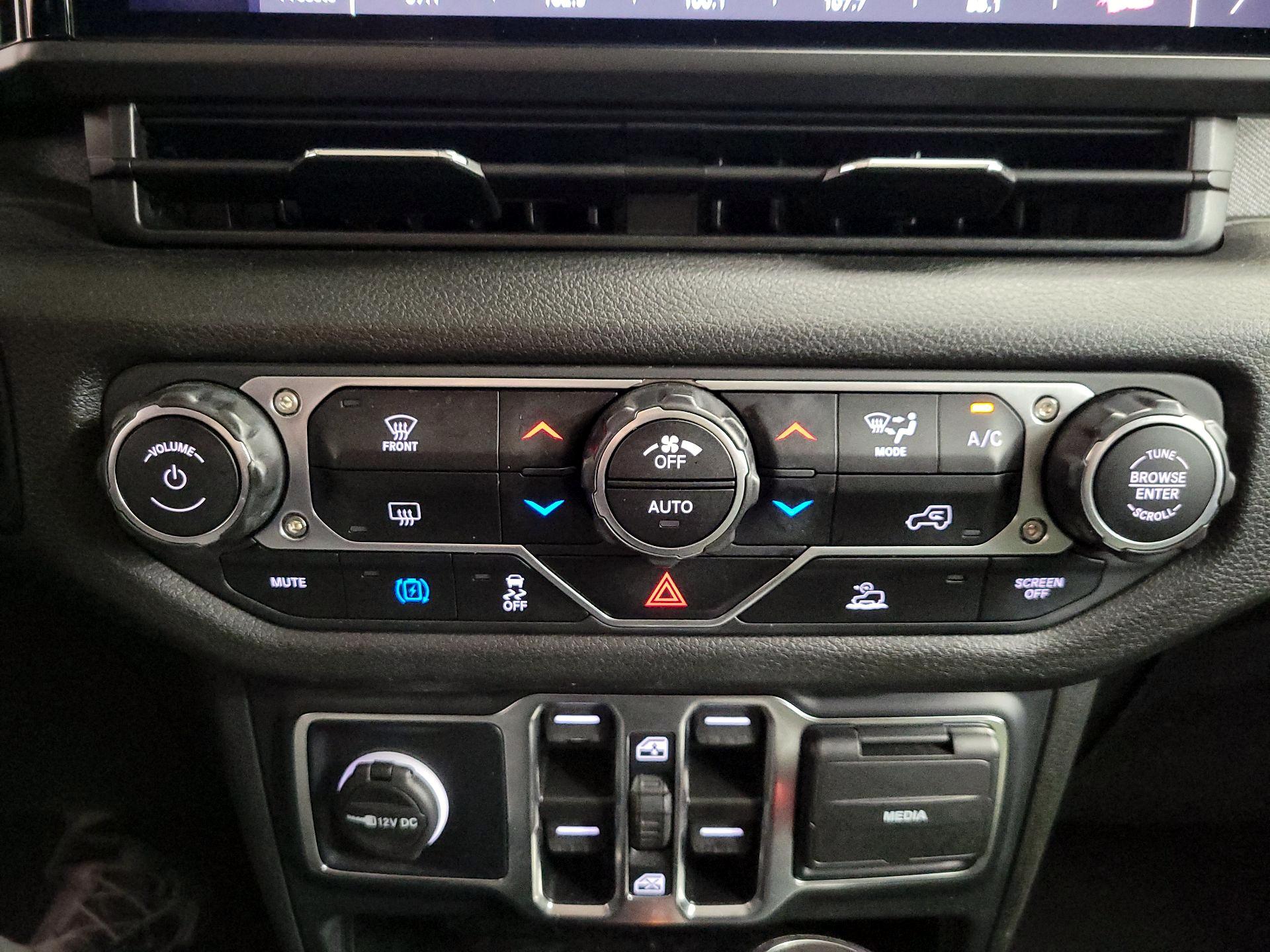 Thumbnail: 2024 Jeep Wrangler - 16