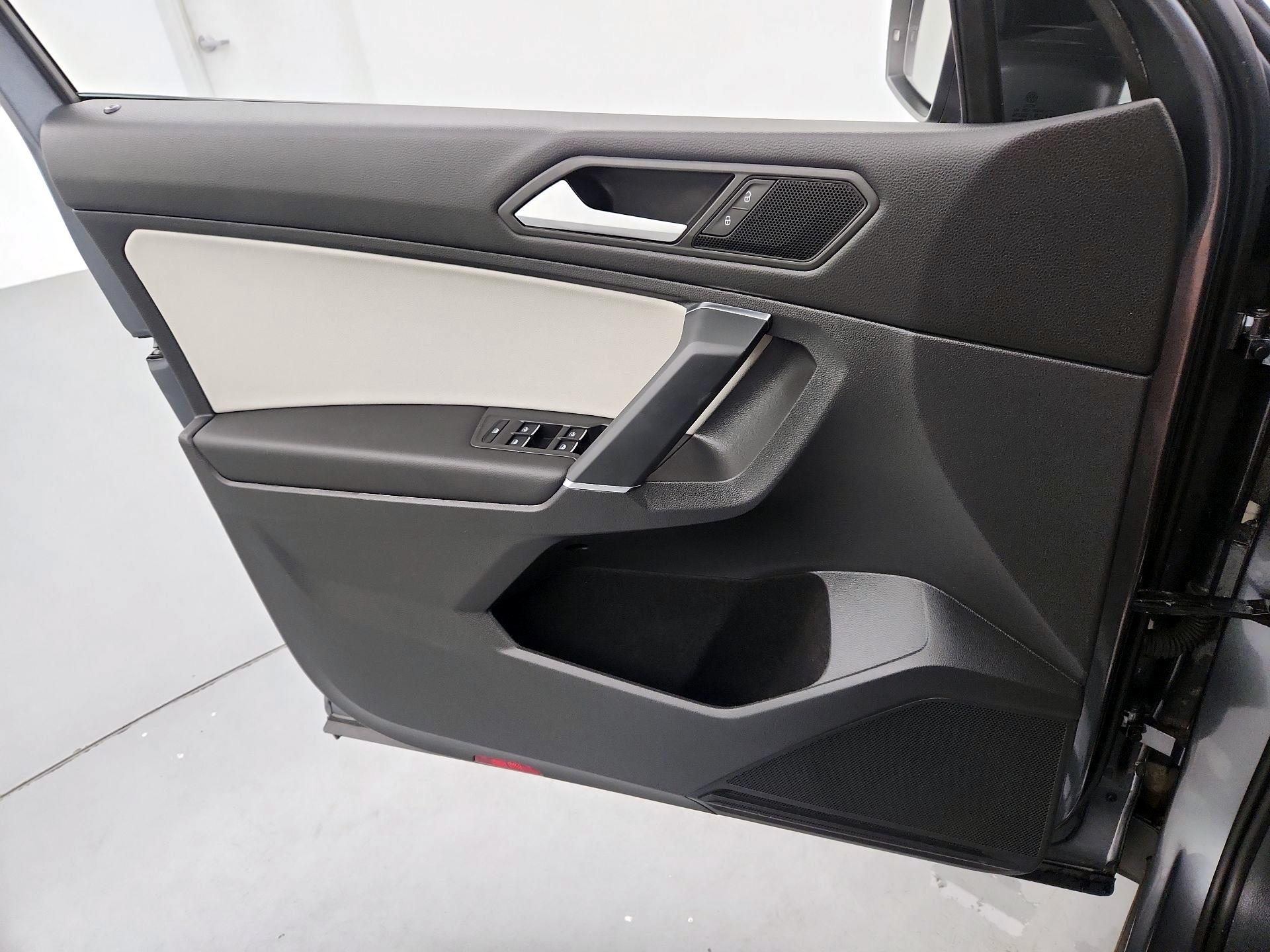 Thumbnail: 2020 Volkswagen Tiguan - 12