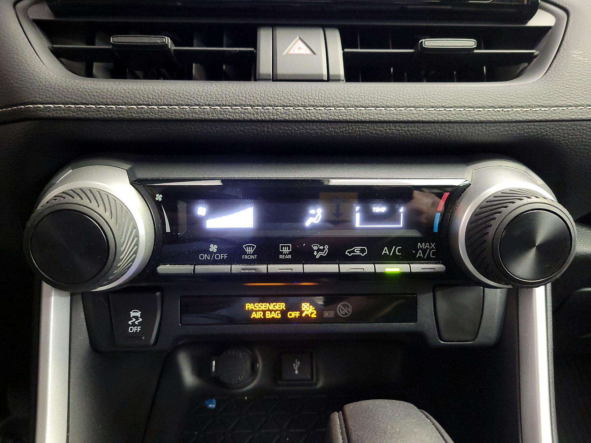 Thumbnail: 2020 Toyota RAV4 - 16