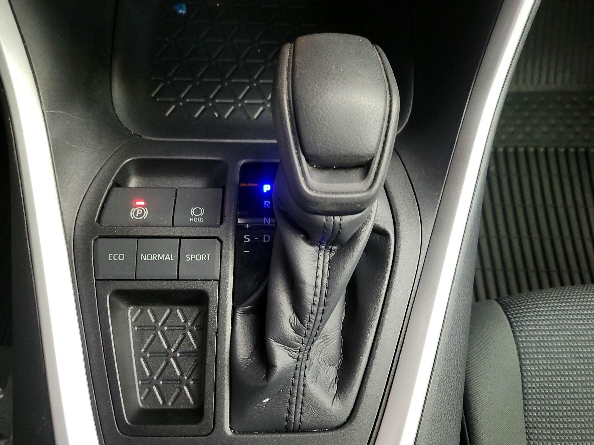 Thumbnail: 2020 Toyota RAV4 - 17