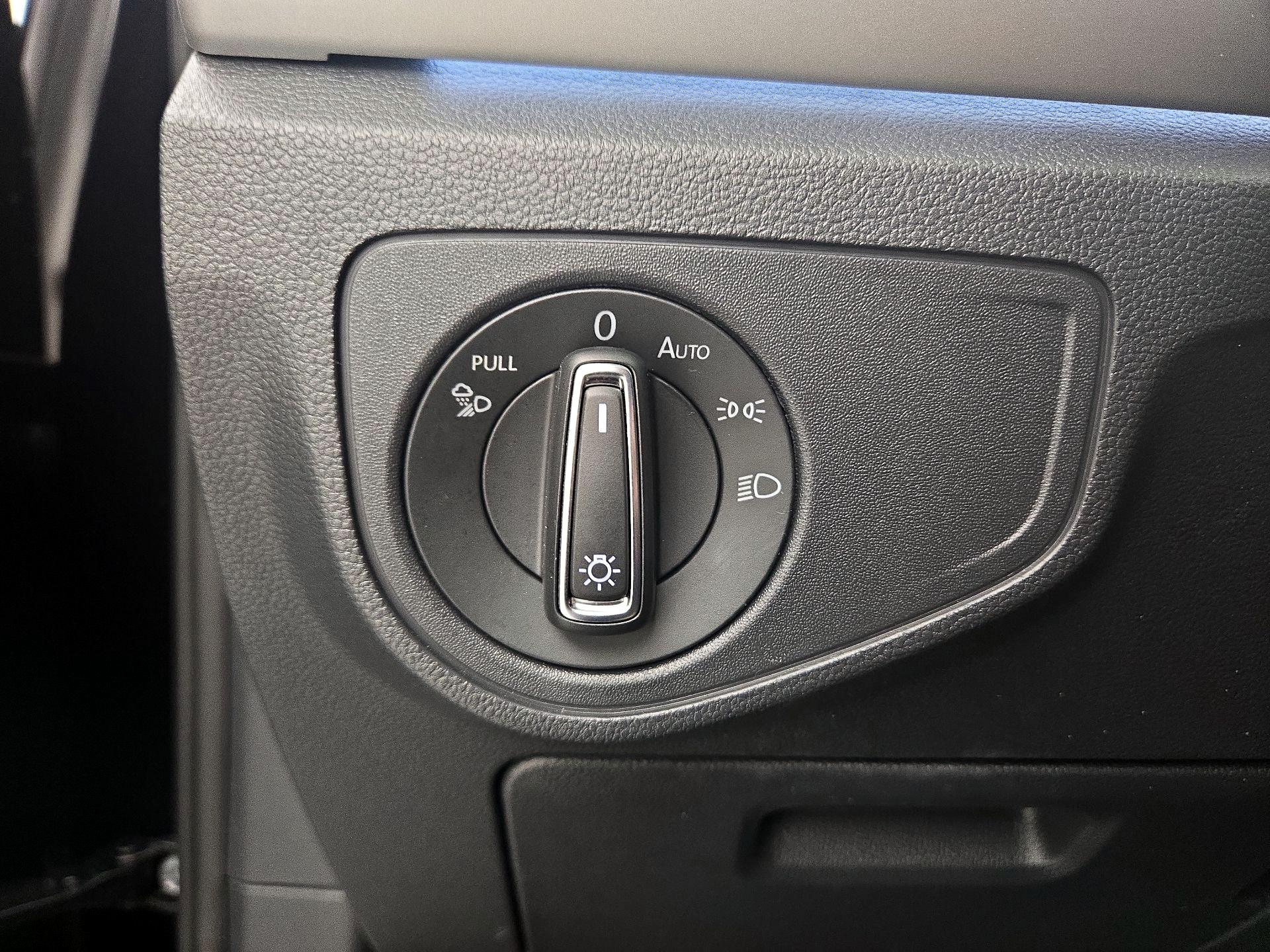 Thumbnail: 2021 Volkswagen Atlas - 13