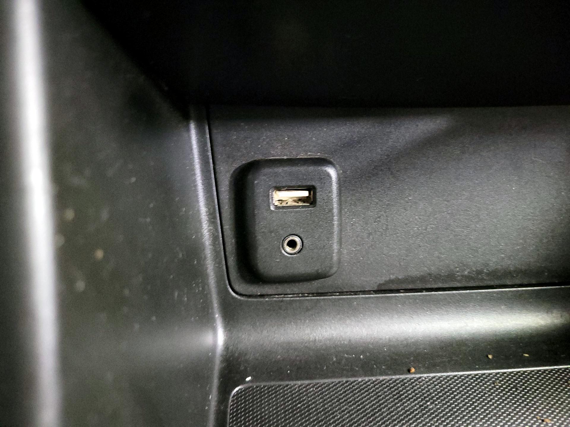 Thumbnail: 2015 GMC Canyon - 18