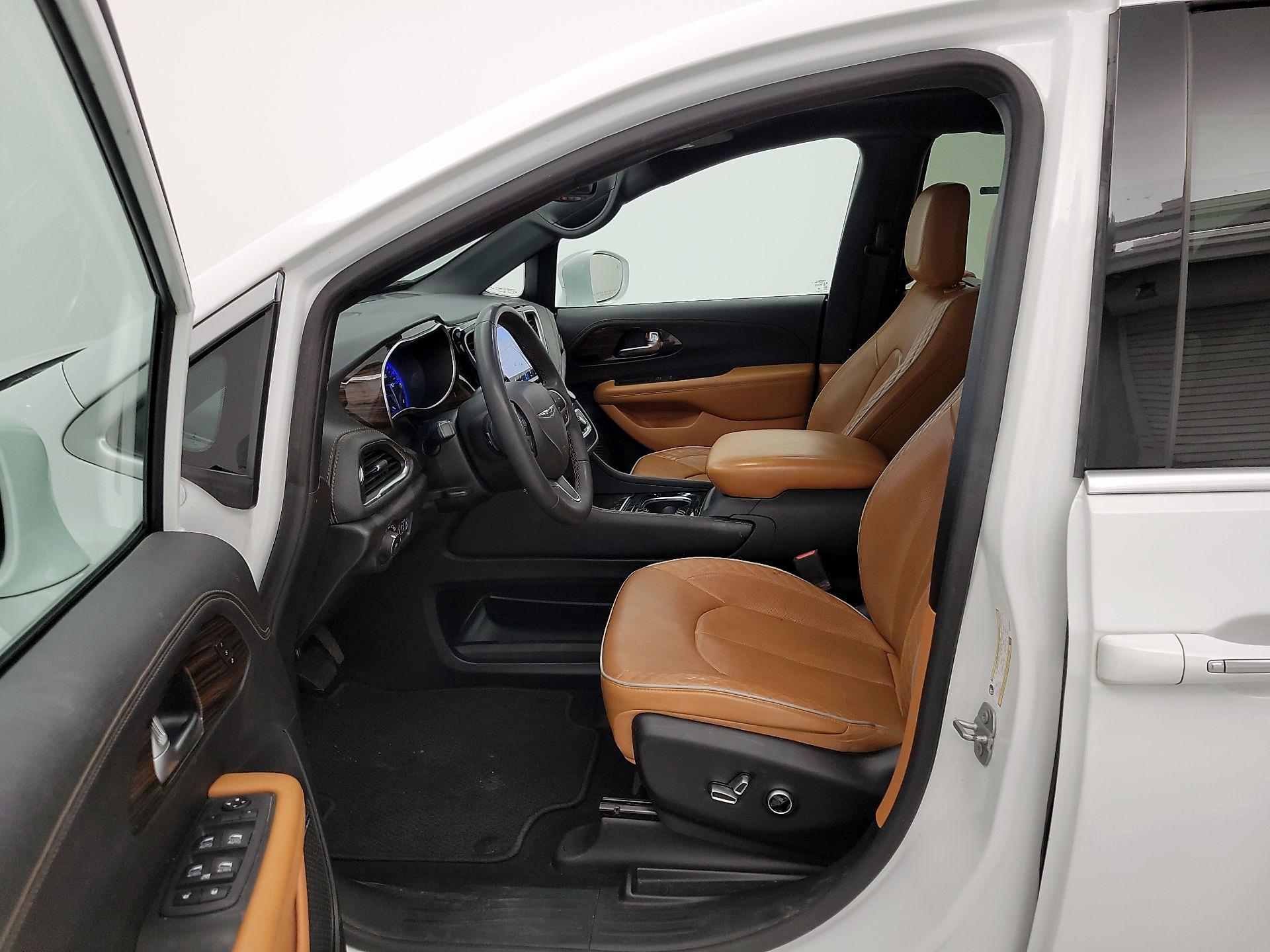 Thumbnail: 2022 Chrysler Pacifica - 11