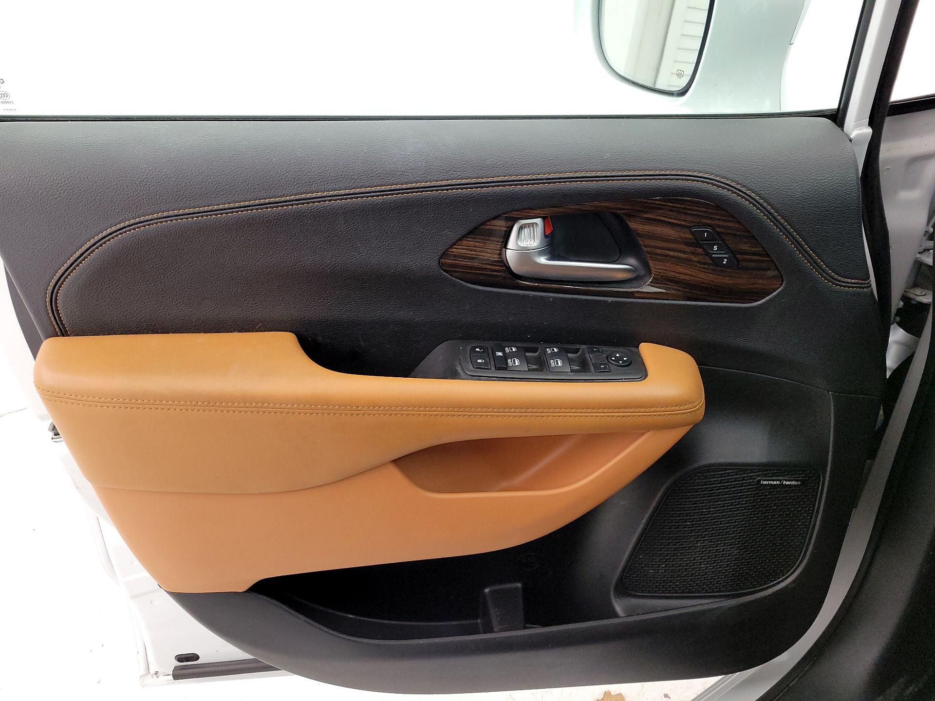 Thumbnail: 2022 Chrysler Pacifica - 12