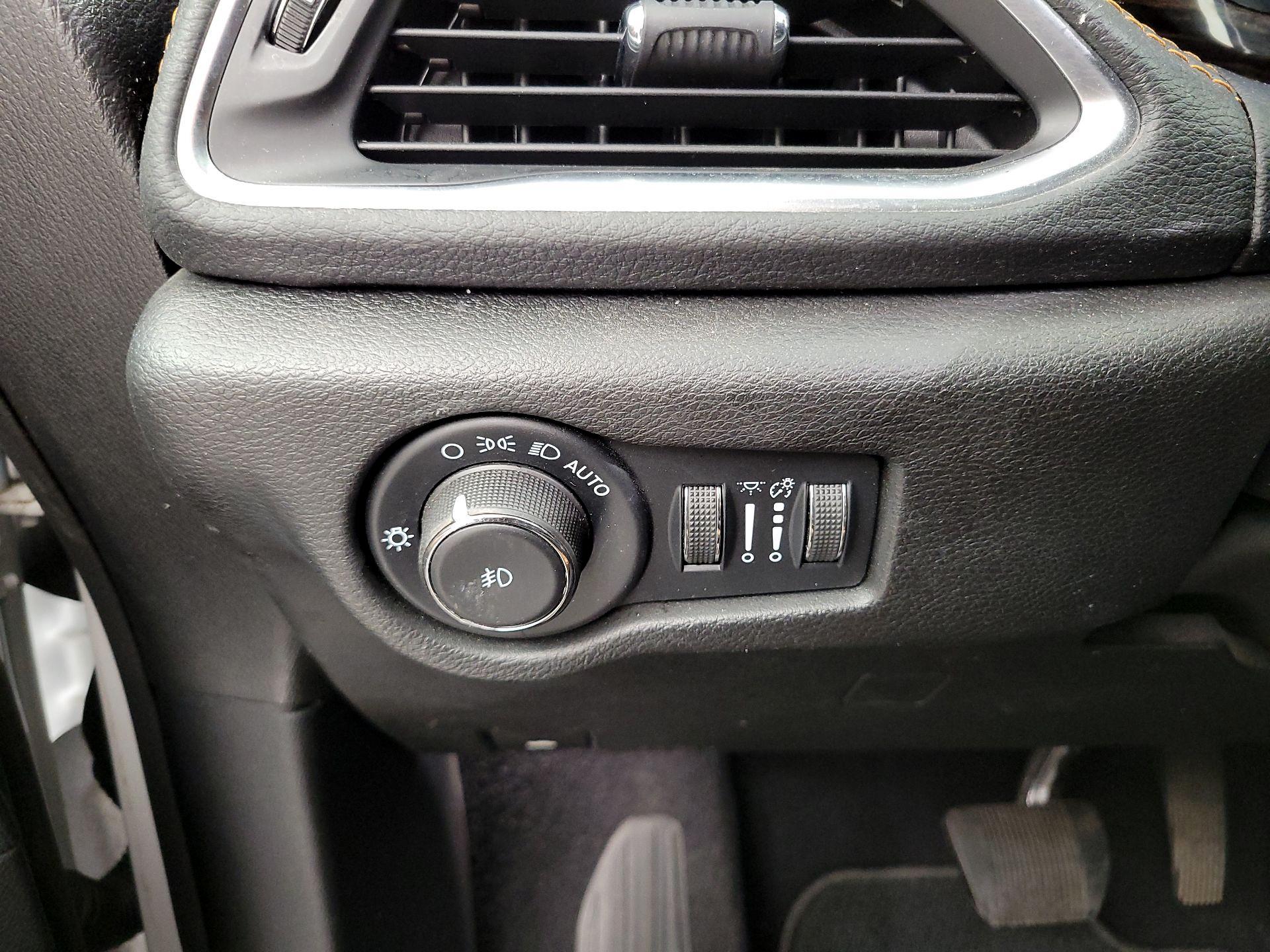 Thumbnail: 2022 Chrysler Pacifica - 13