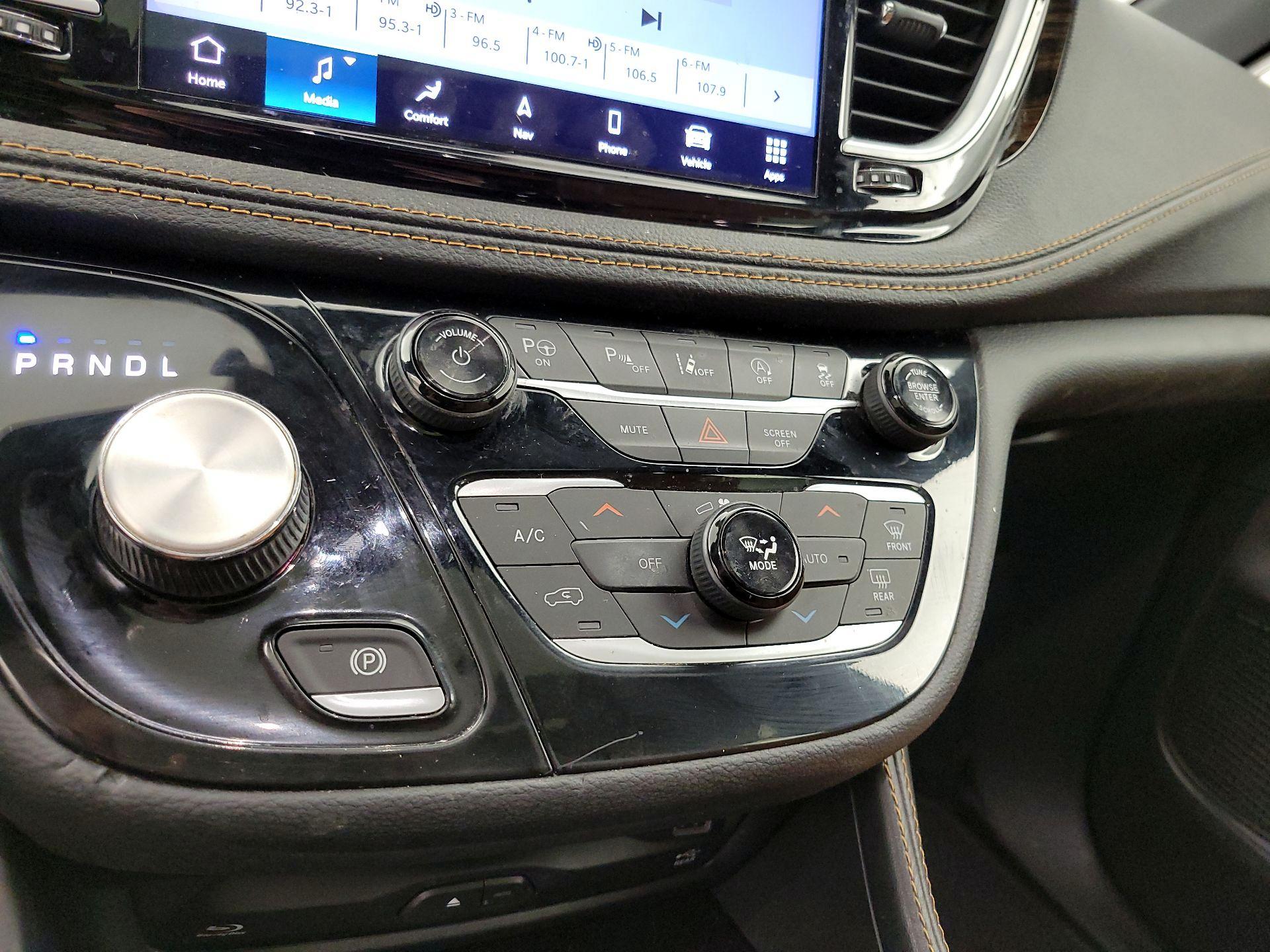 Thumbnail: 2022 Chrysler Pacifica - 17