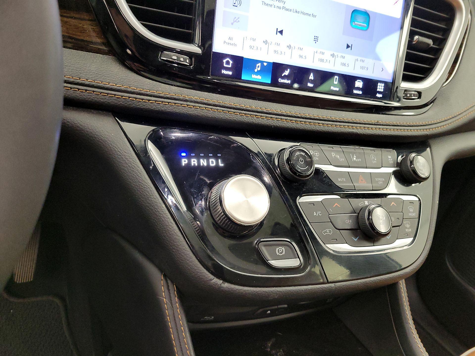 Thumbnail: 2022 Chrysler Pacifica - 18