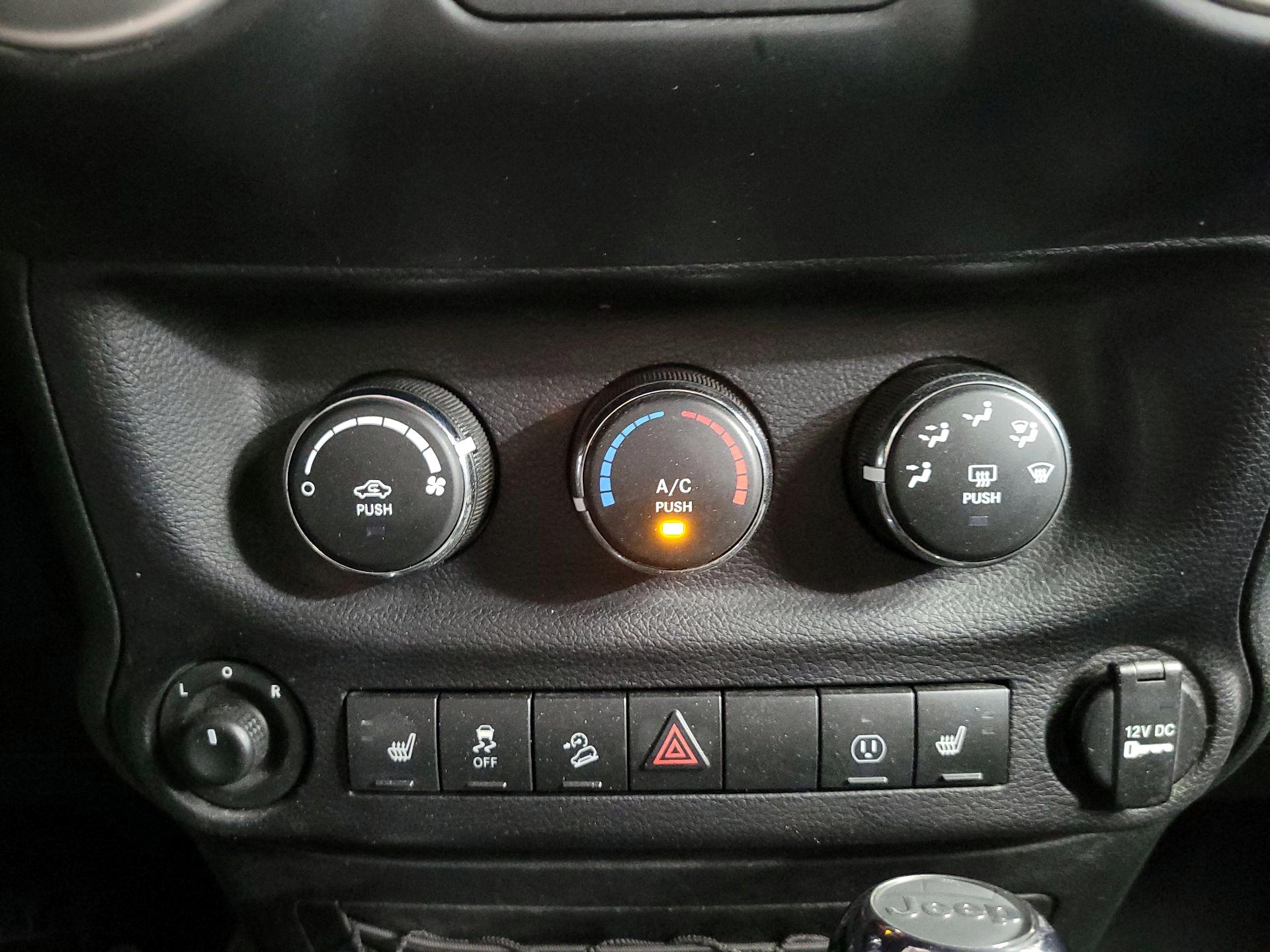 Thumbnail: 2018 Jeep Wrangler - 15