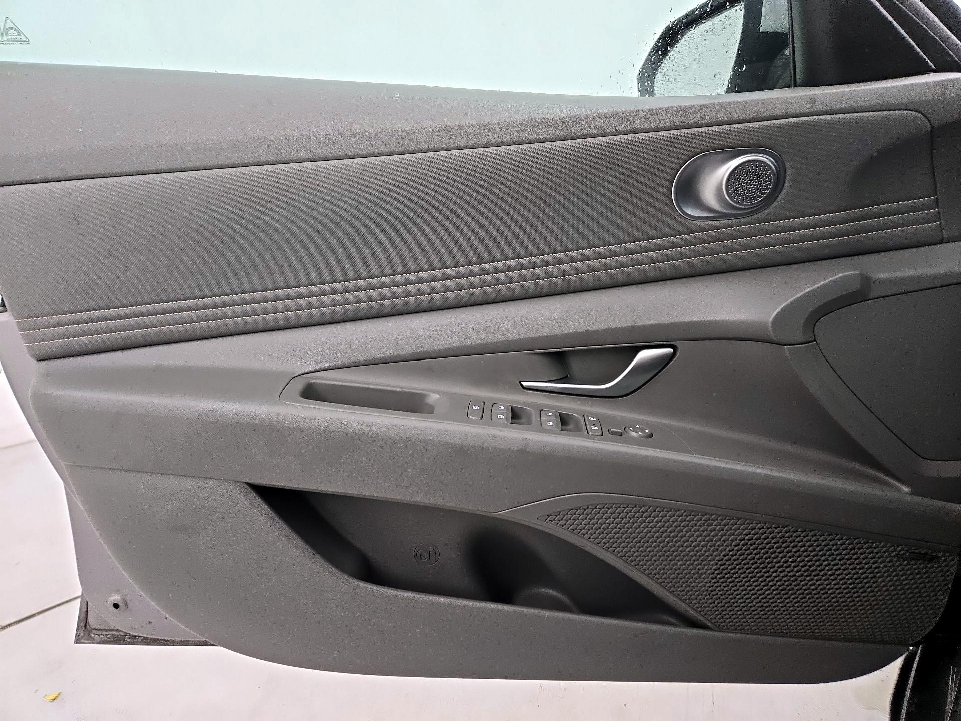 Thumbnail: 2022 Hyundai Elantra - 12