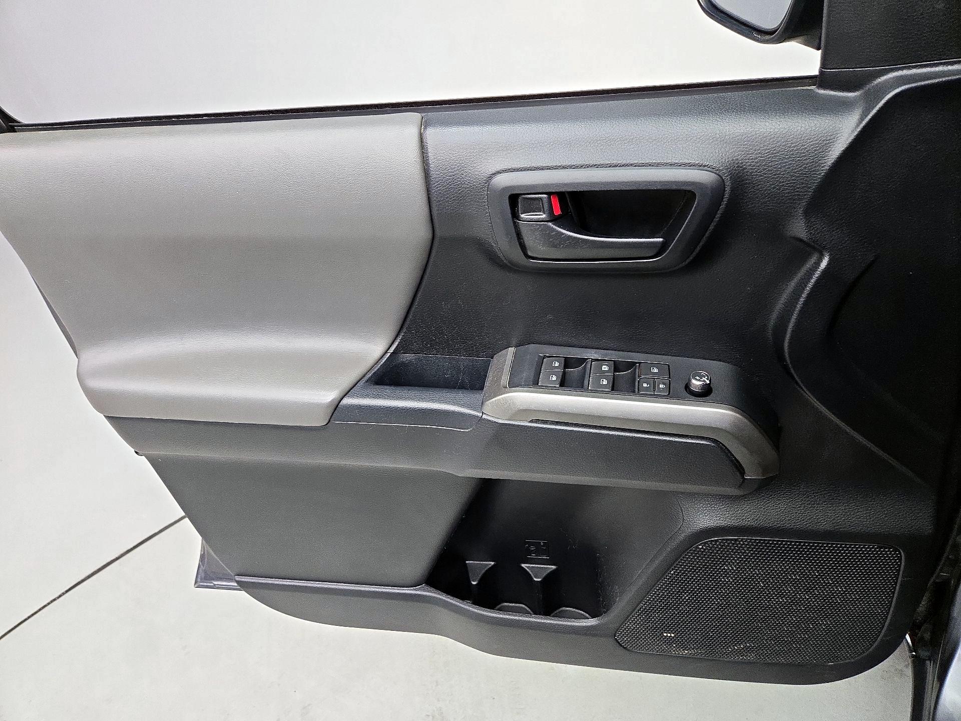 Thumbnail: 2017 Toyota Tacoma - 12