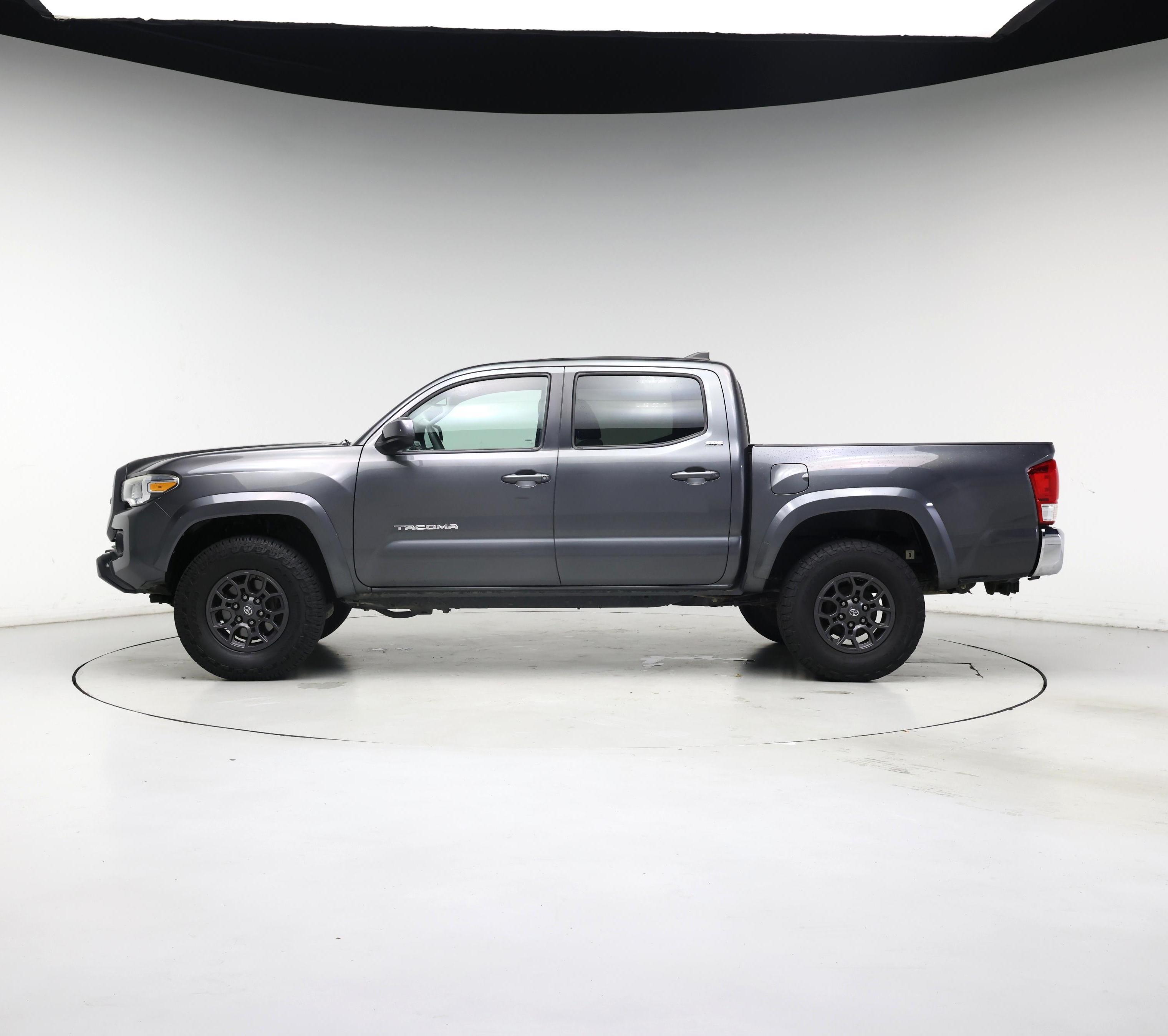 Thumbnail: 2017 Toyota Tacoma - 3