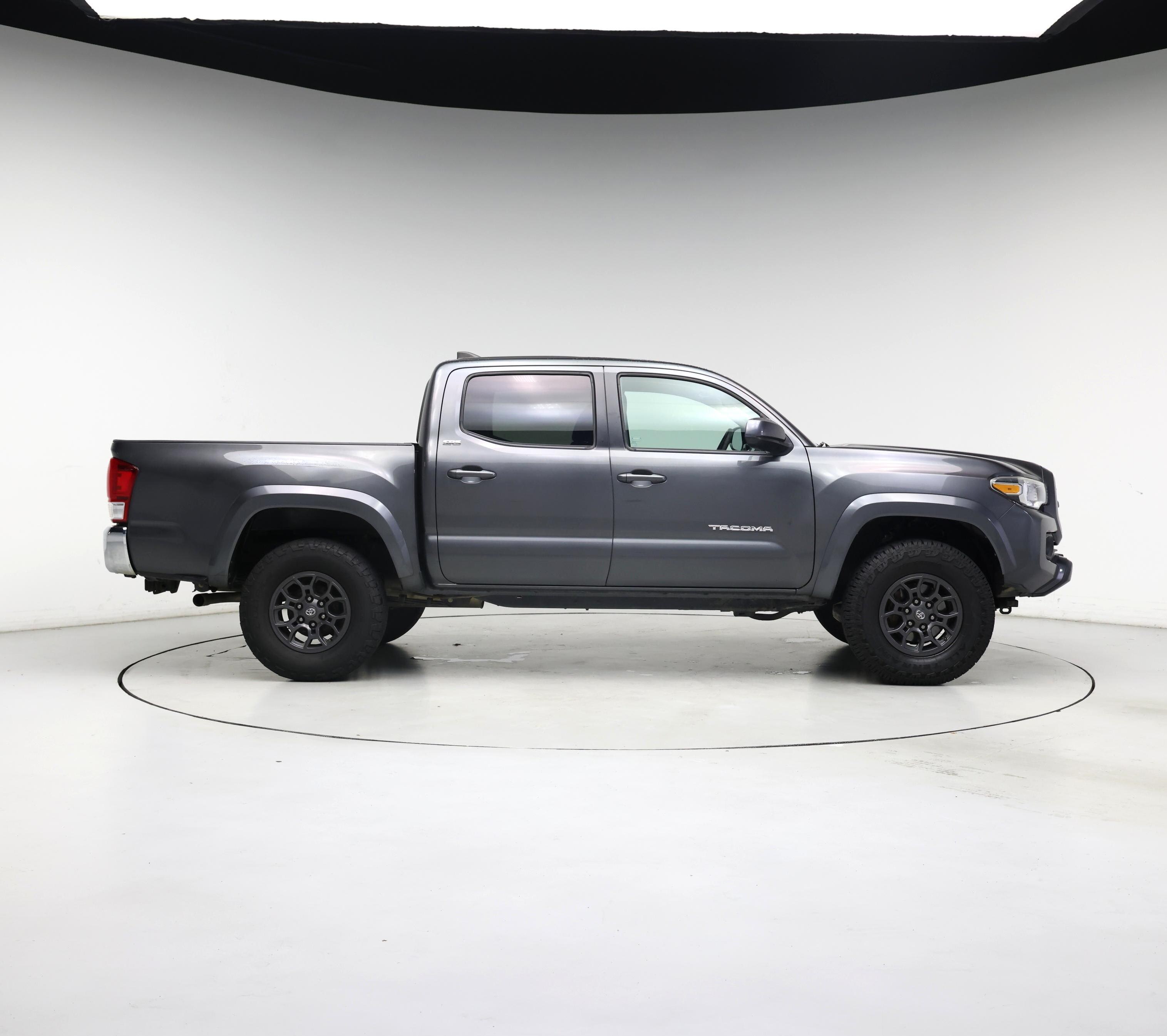 Thumbnail: 2017 Toyota Tacoma - 7