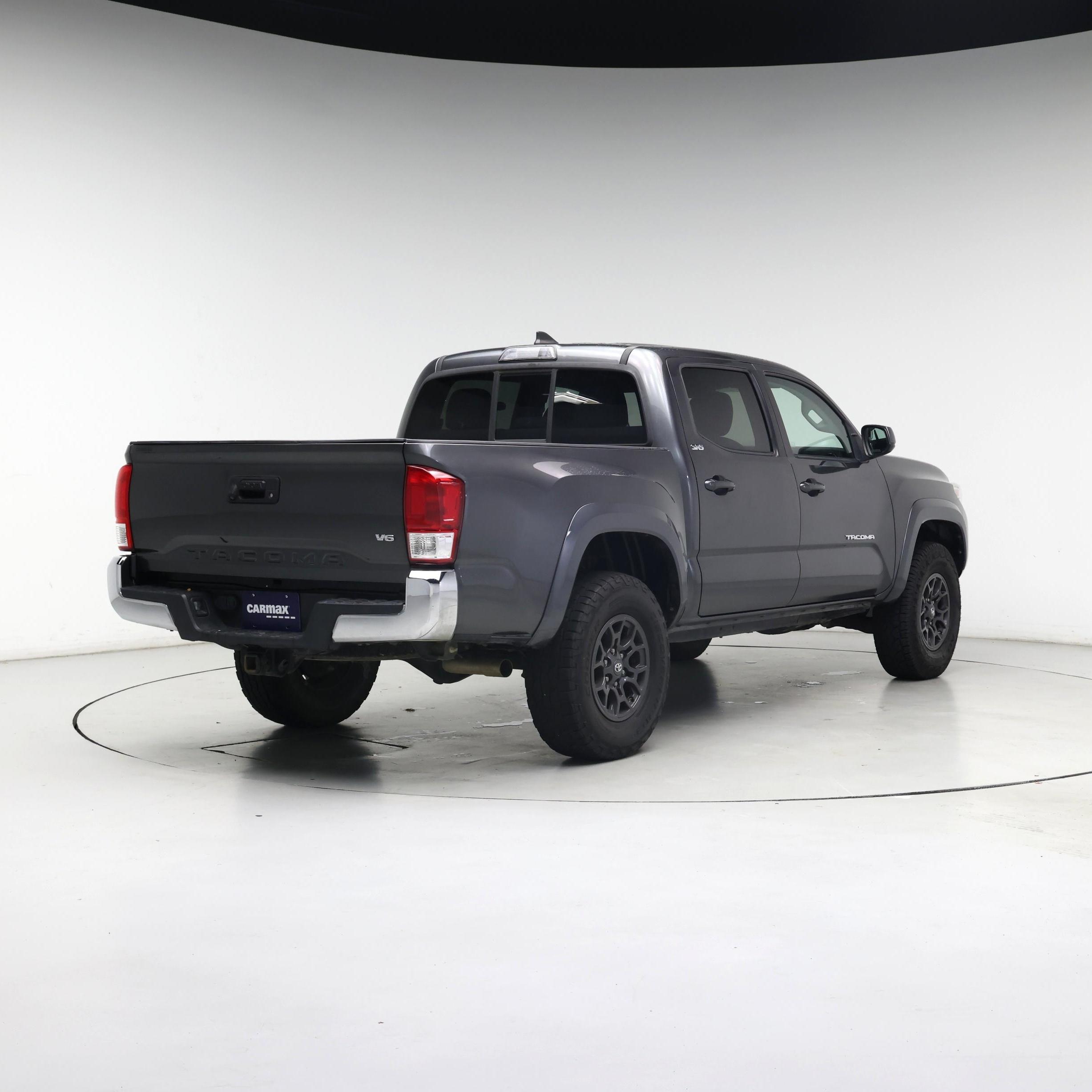 Thumbnail: 2017 Toyota Tacoma - 8