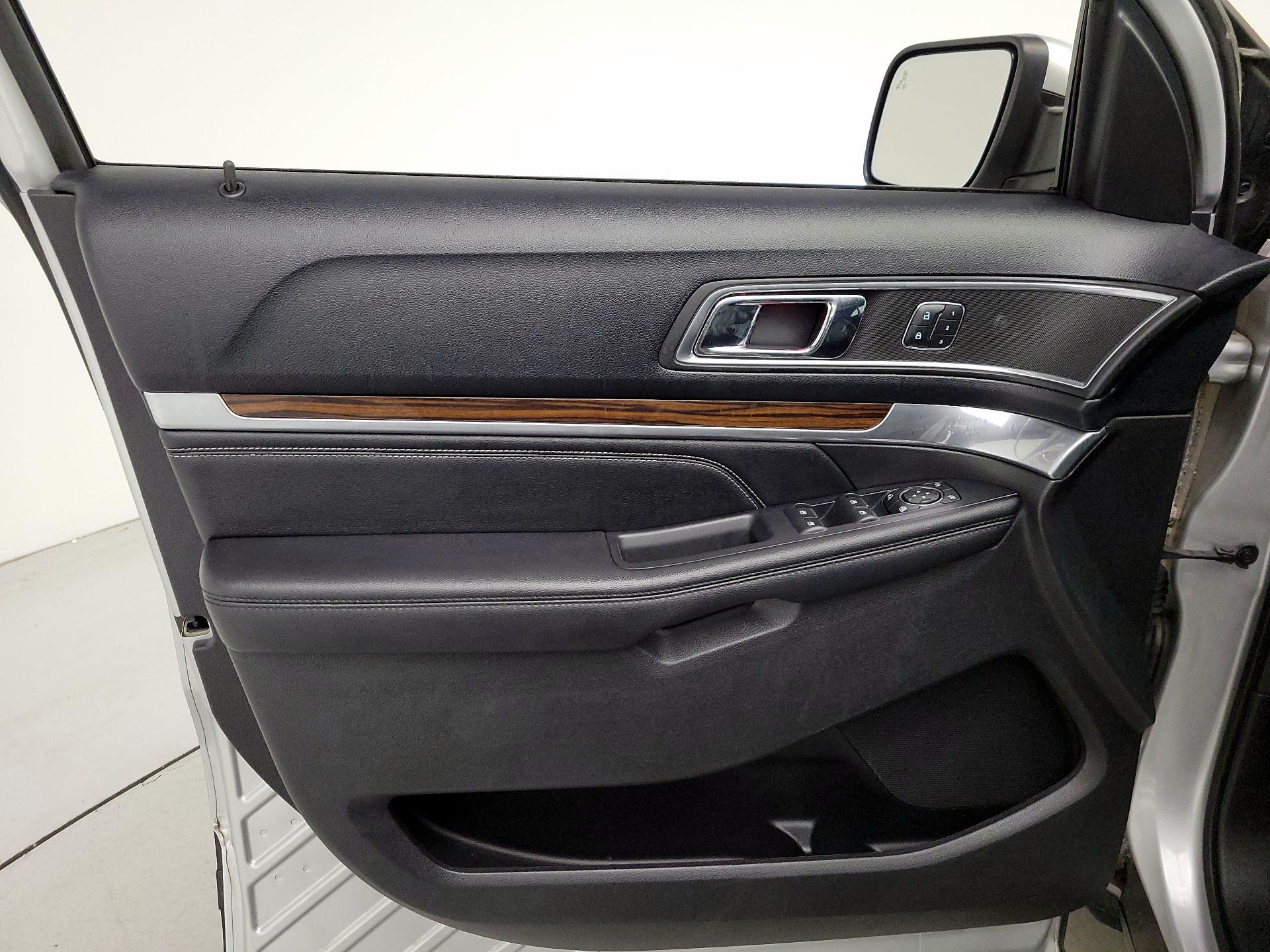 Thumbnail: 2016 Ford Explorer - 12