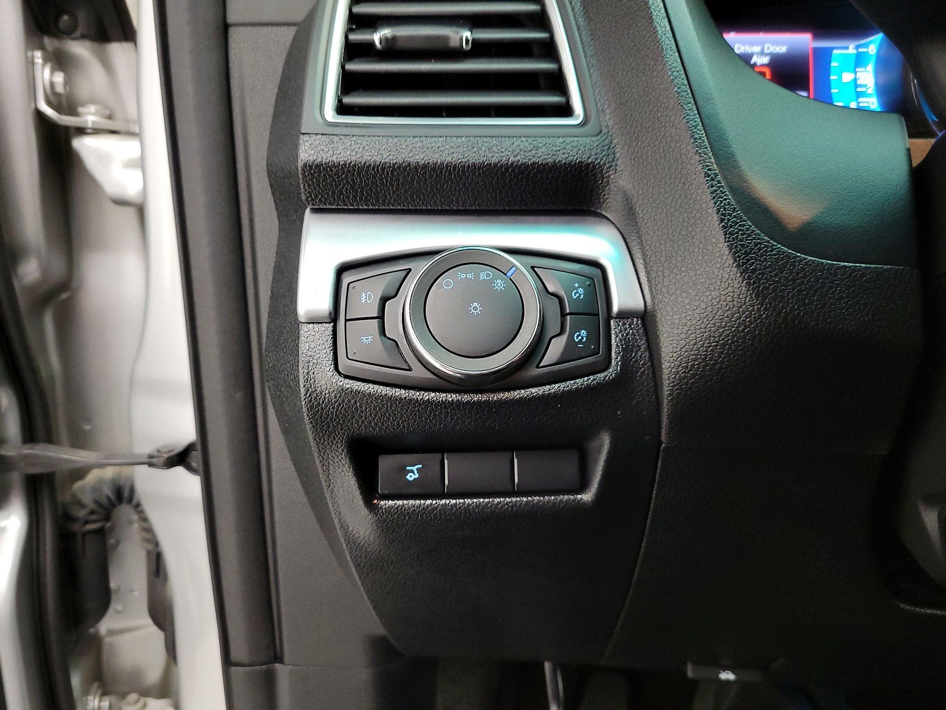 Thumbnail: 2016 Ford Explorer - 13