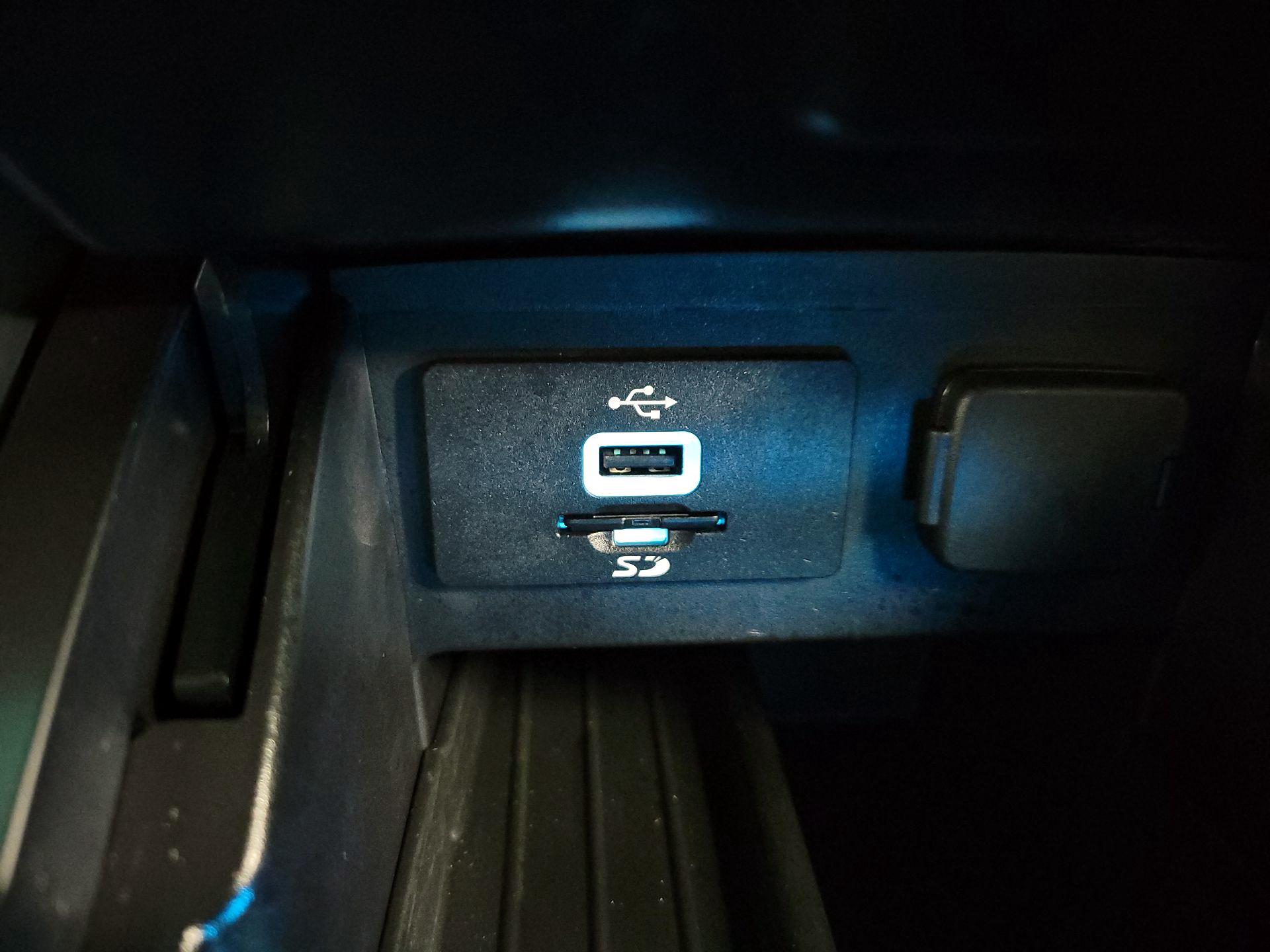 Thumbnail: 2016 Ford Explorer - 18