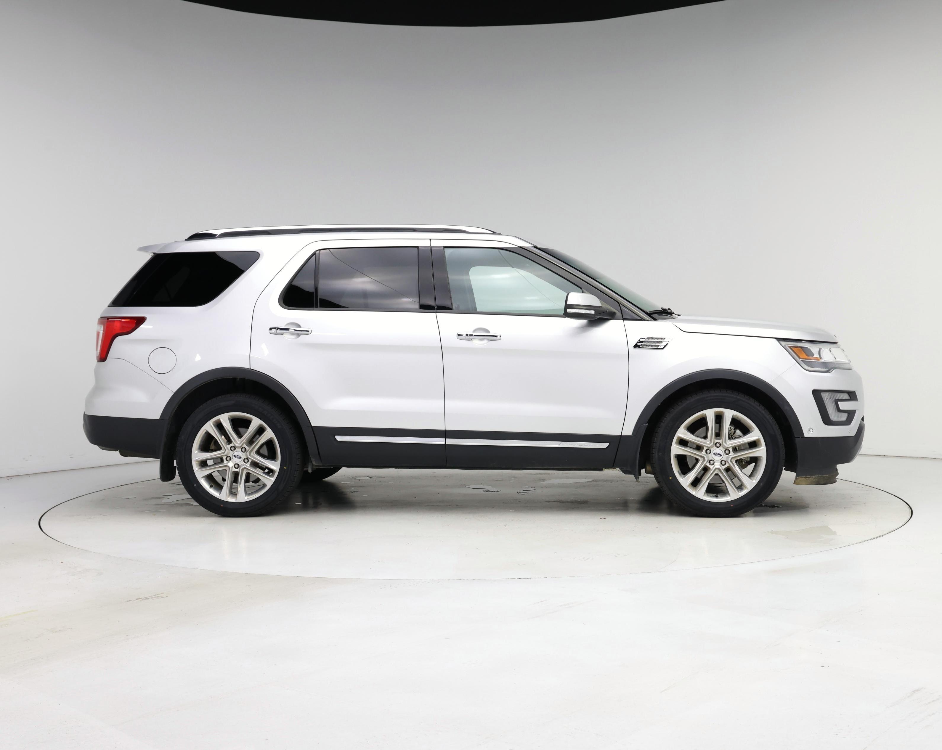 Thumbnail: 2016 Ford Explorer - 7