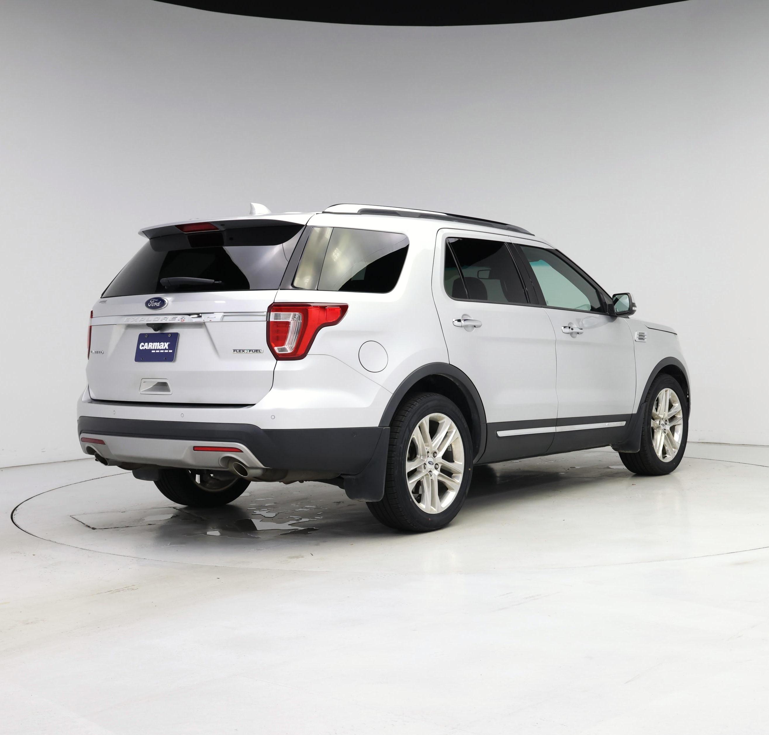 Thumbnail: 2016 Ford Explorer - 8