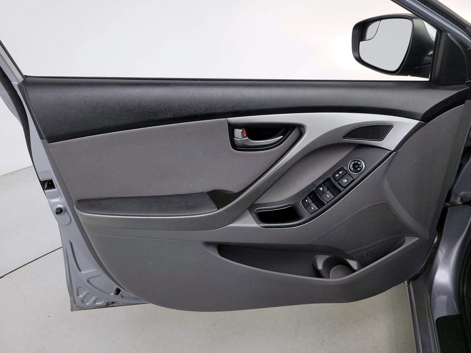 Thumbnail: 2015 Hyundai Elantra - 12