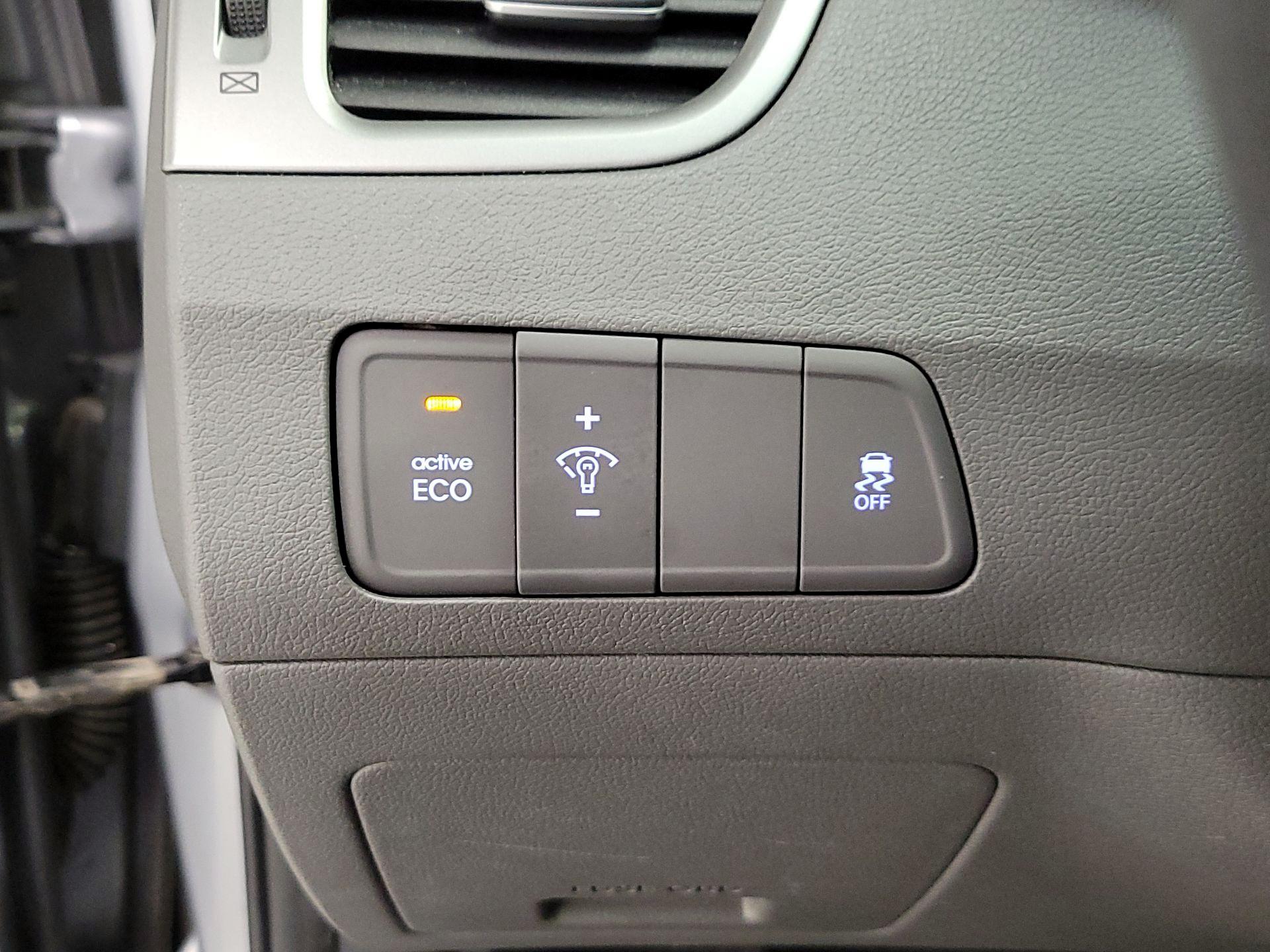 Thumbnail: 2015 Hyundai Elantra - 13