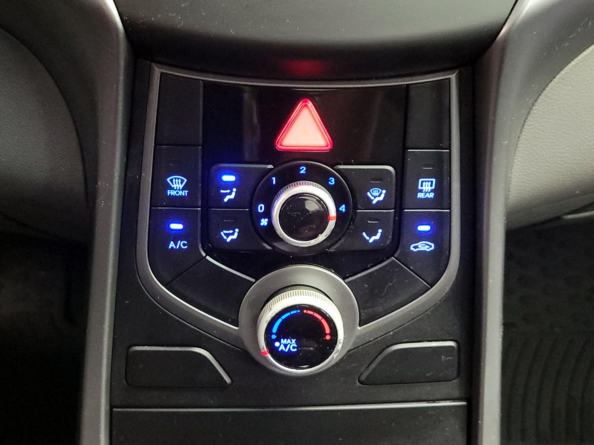 Thumbnail: 2015 Hyundai Elantra - 16