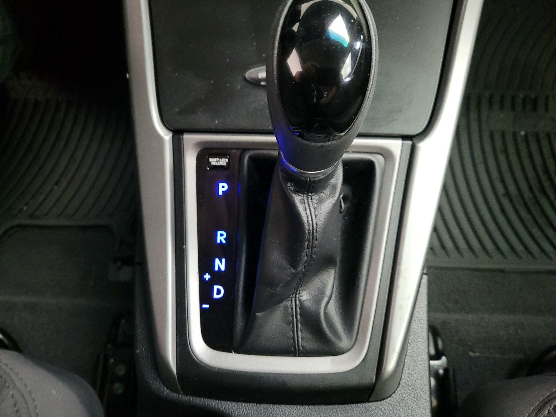 Thumbnail: 2015 Hyundai Elantra - 17