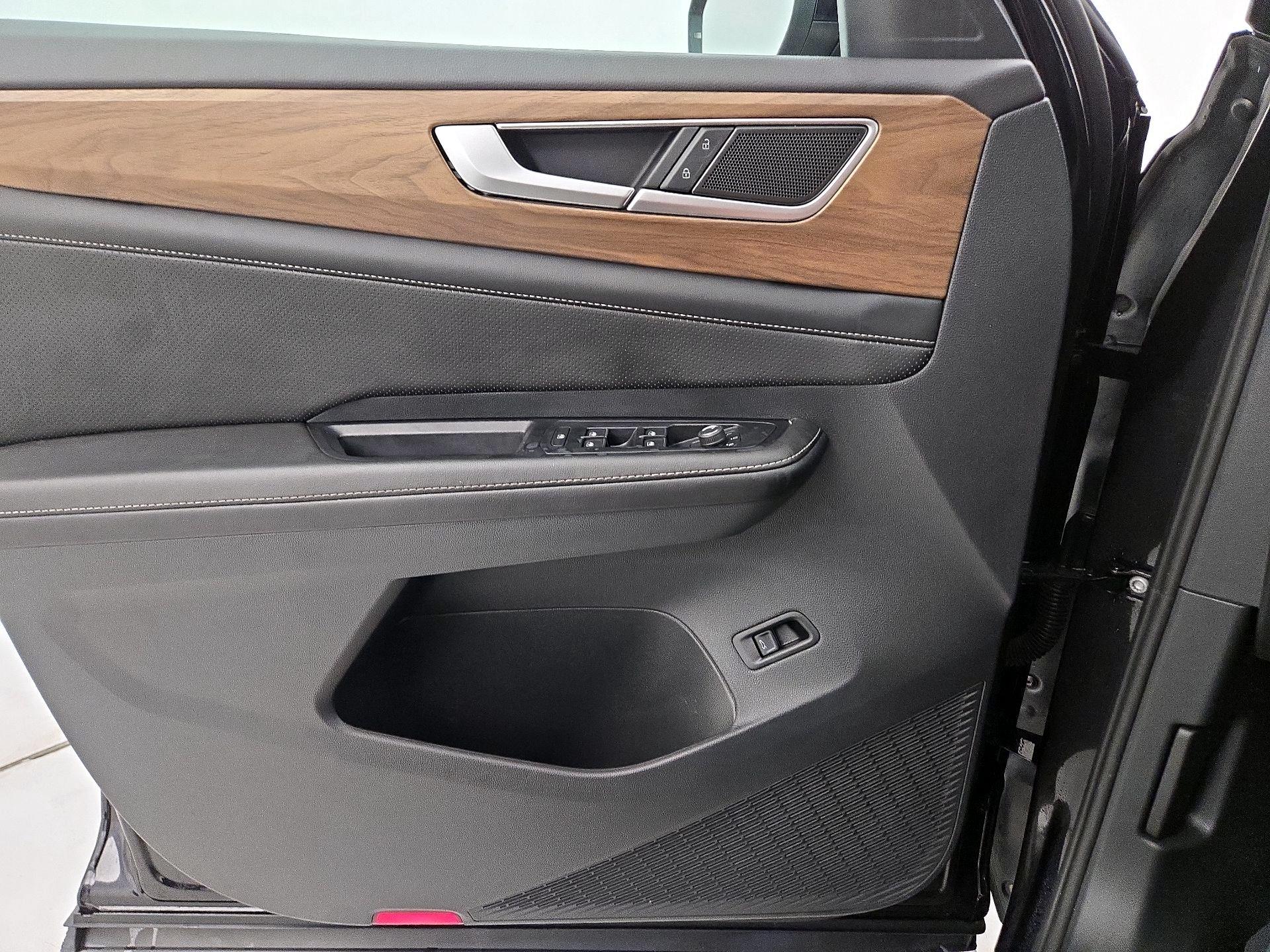 Thumbnail: 2024 Volkswagen Atlas - 12