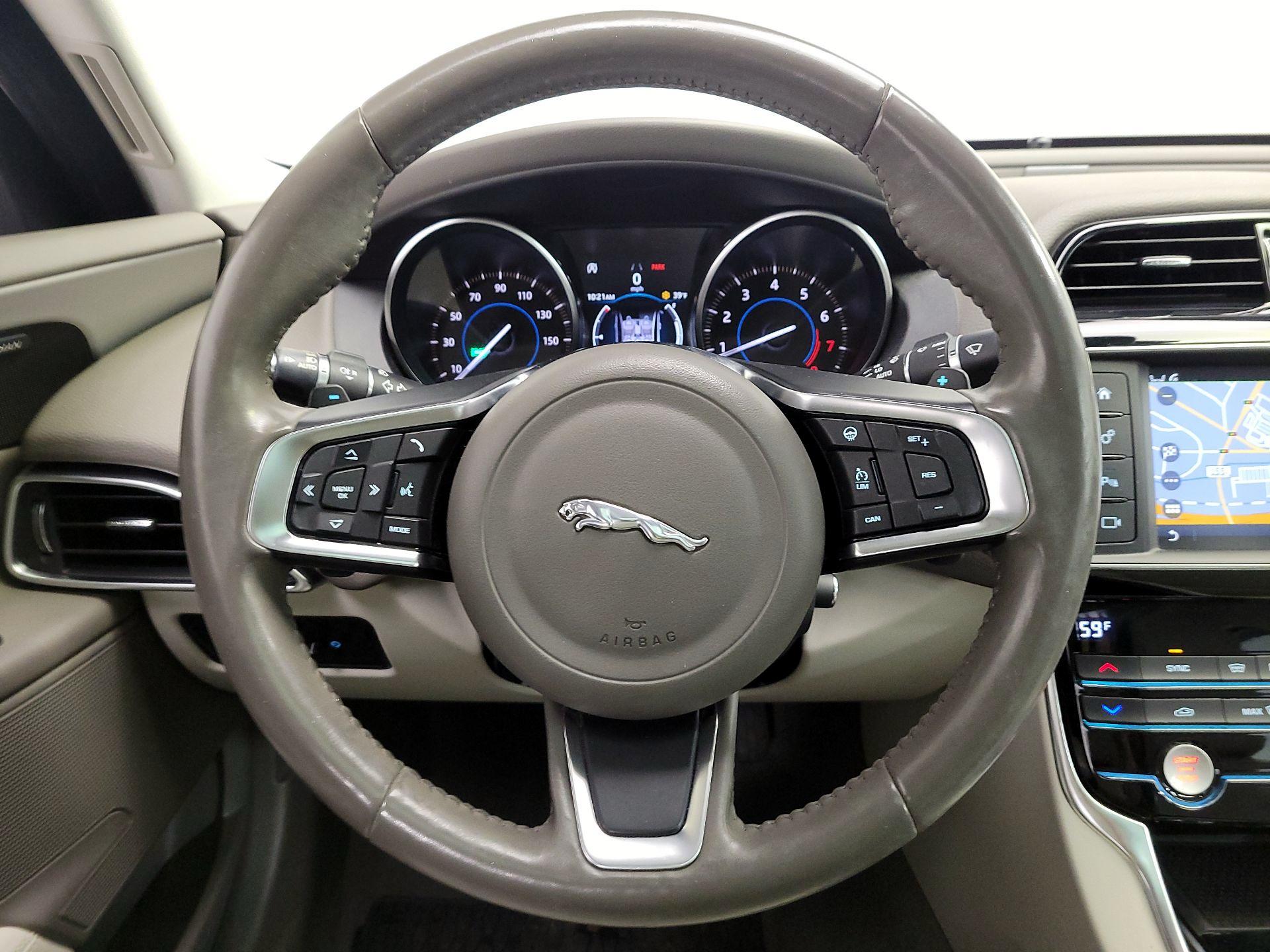 Thumbnail: 2018 Jaguar XE - 10