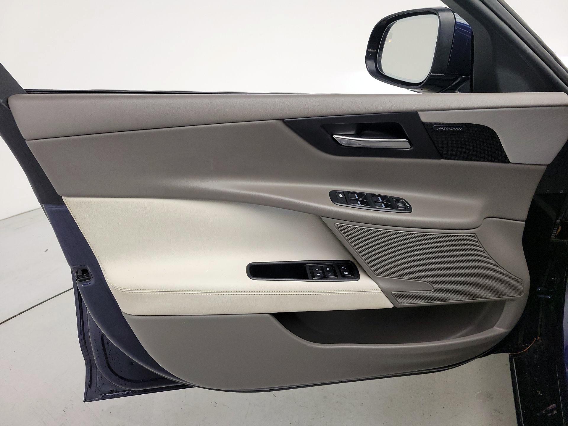 Thumbnail: 2018 Jaguar XE - 12