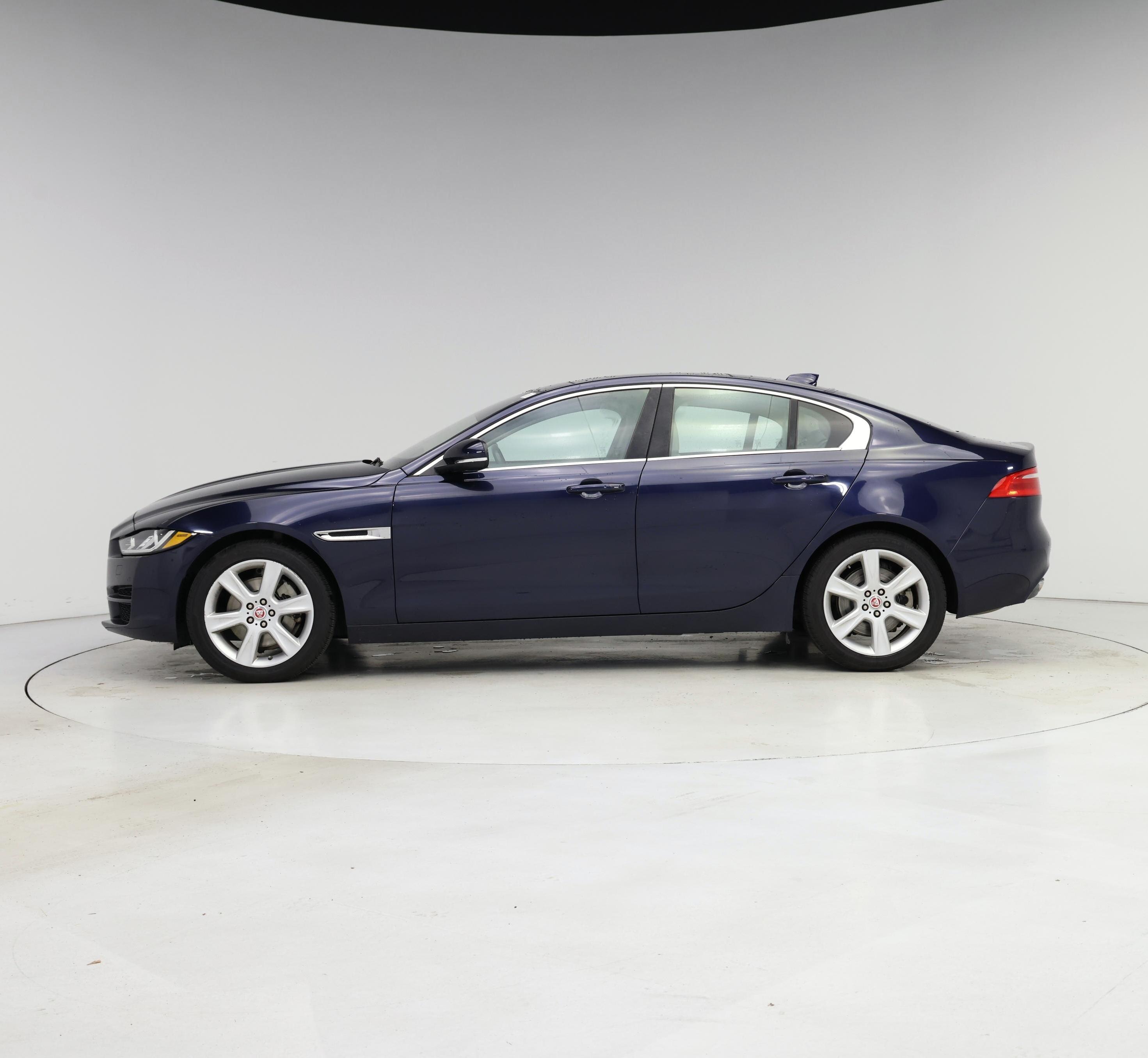 Thumbnail: 2018 Jaguar XE - 3