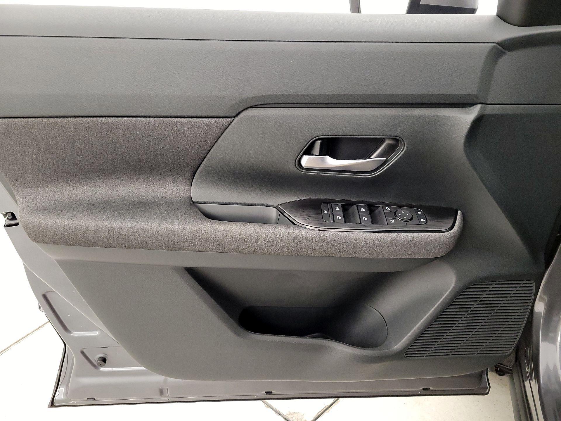 Thumbnail: 2025 Nissan Kicks - 12