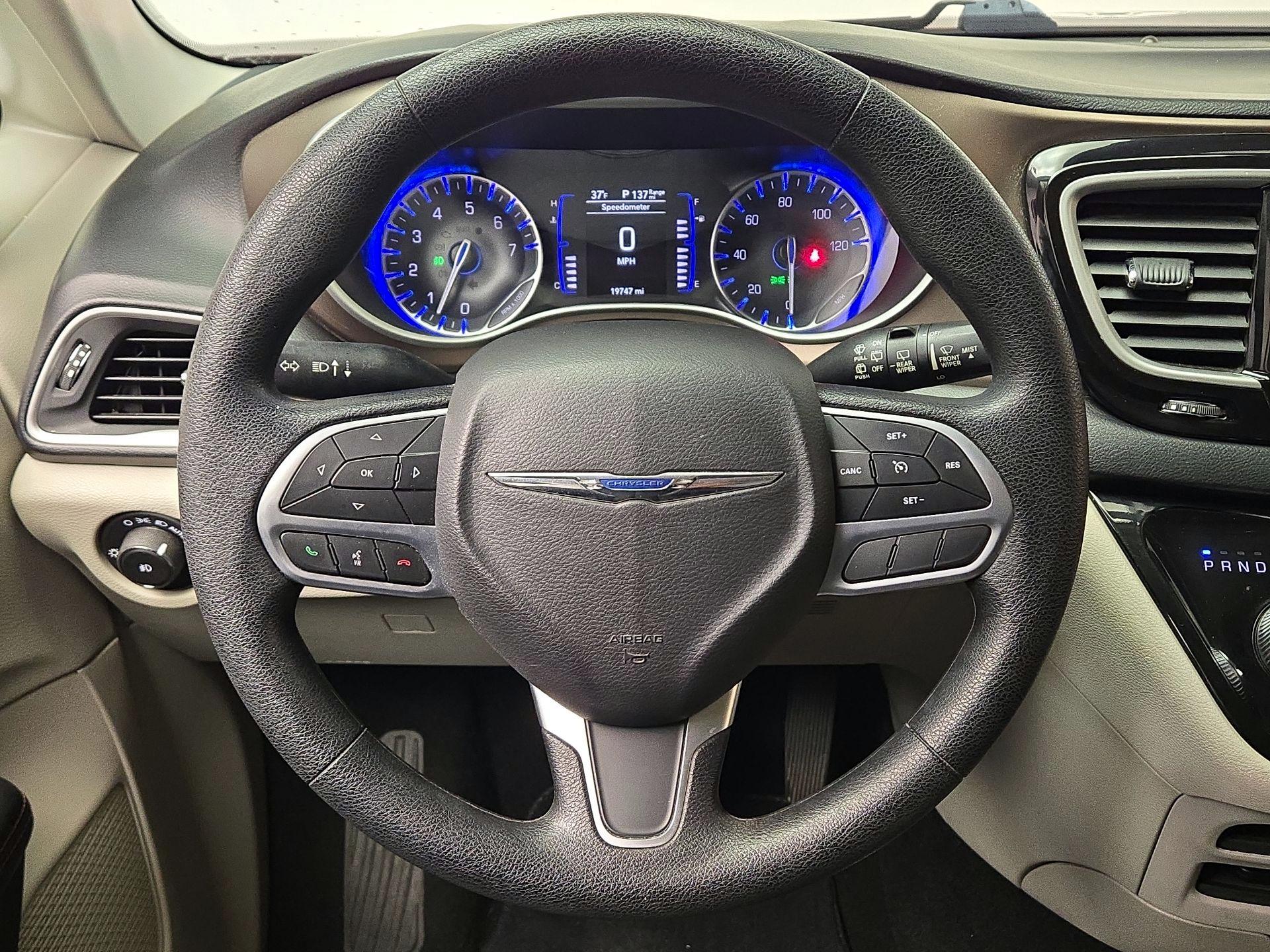 Thumbnail: 2019 Chrysler Pacifica - 10