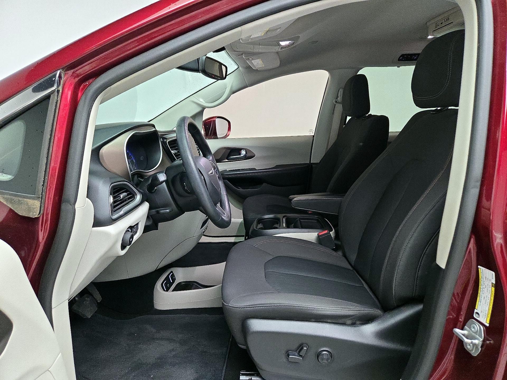 Thumbnail: 2019 Chrysler Pacifica - 11