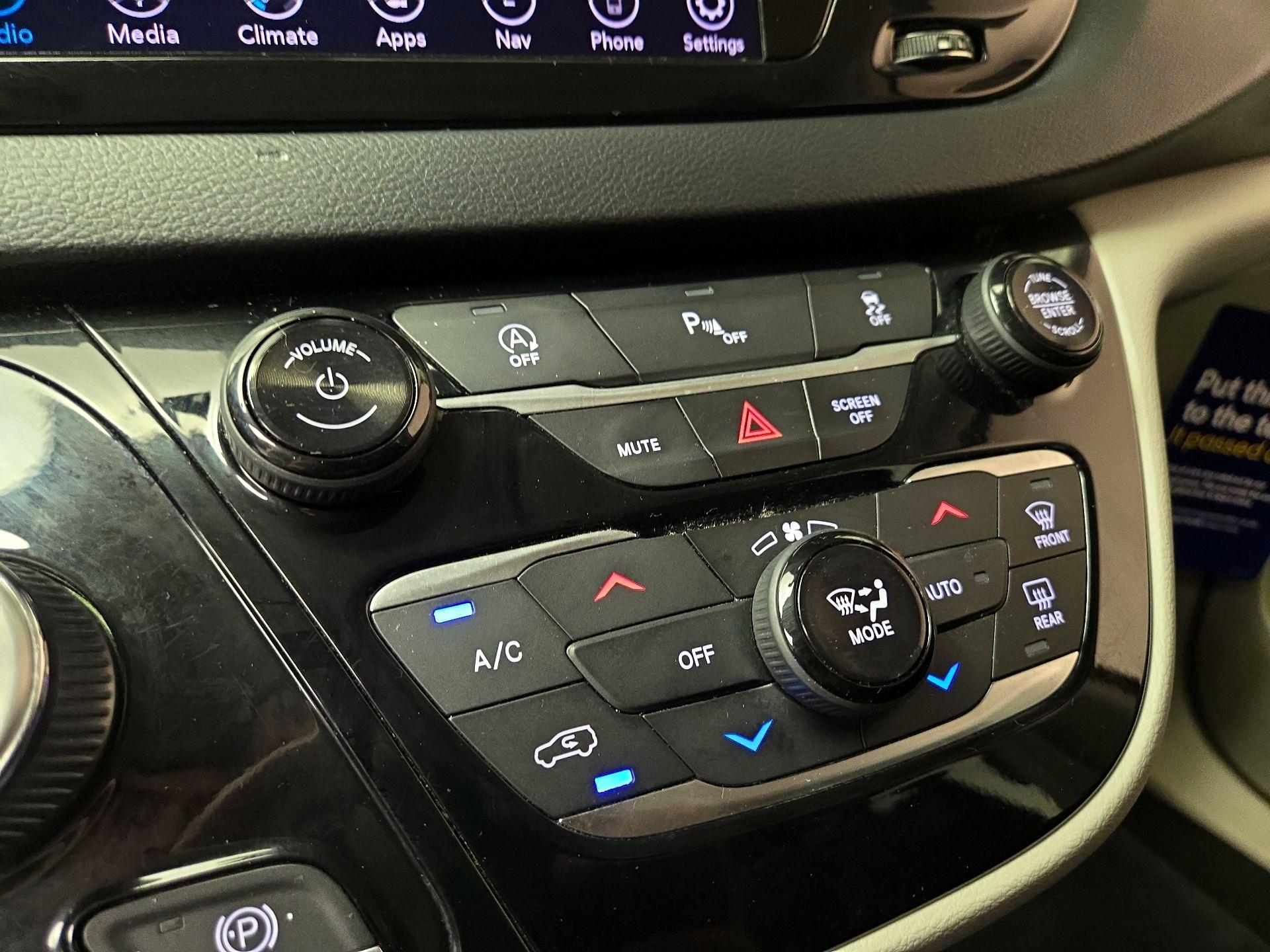 Thumbnail: 2019 Chrysler Pacifica - 17