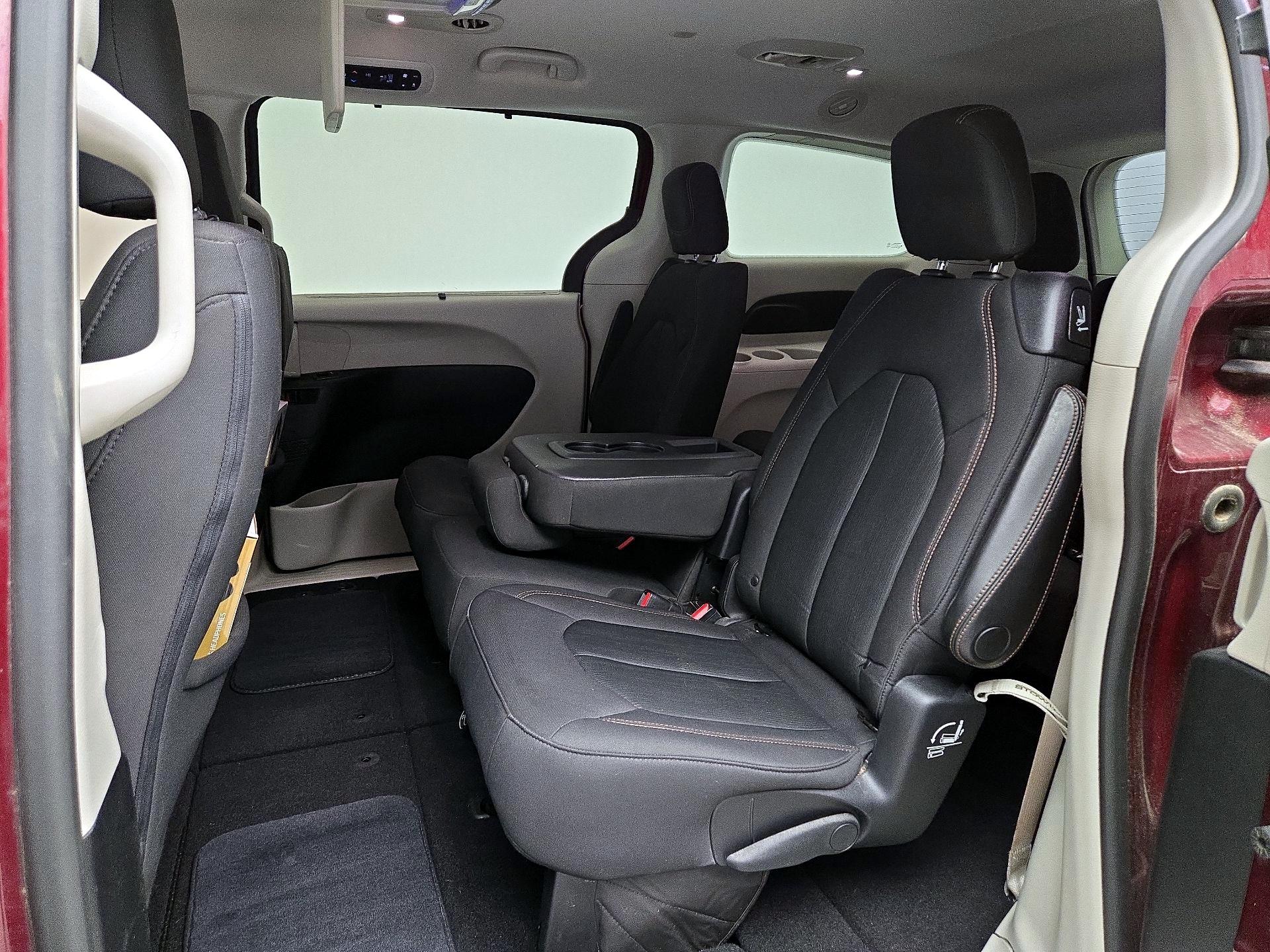 Thumbnail: 2019 Chrysler Pacifica - 20